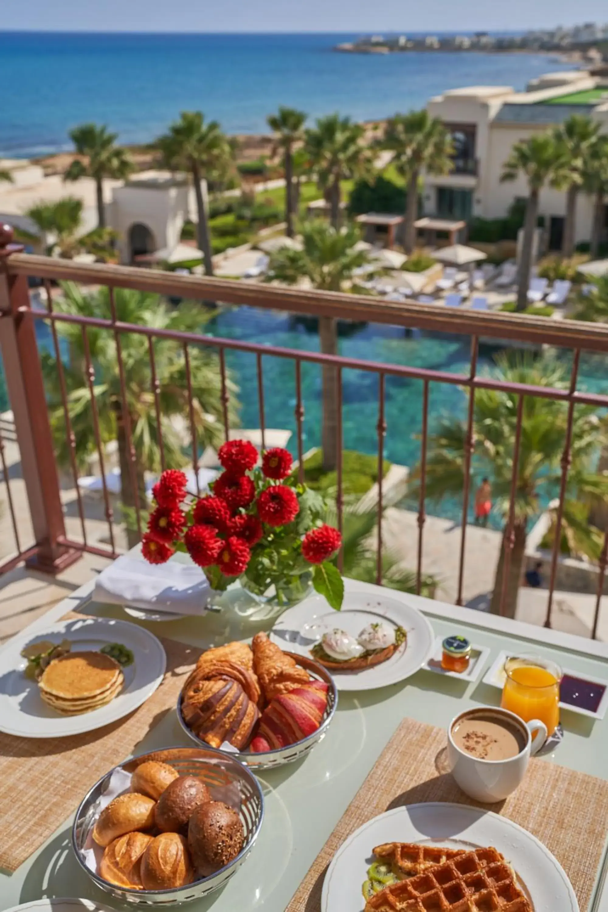 Breakfast, Pool View in Four Seasons Hotel Tunis