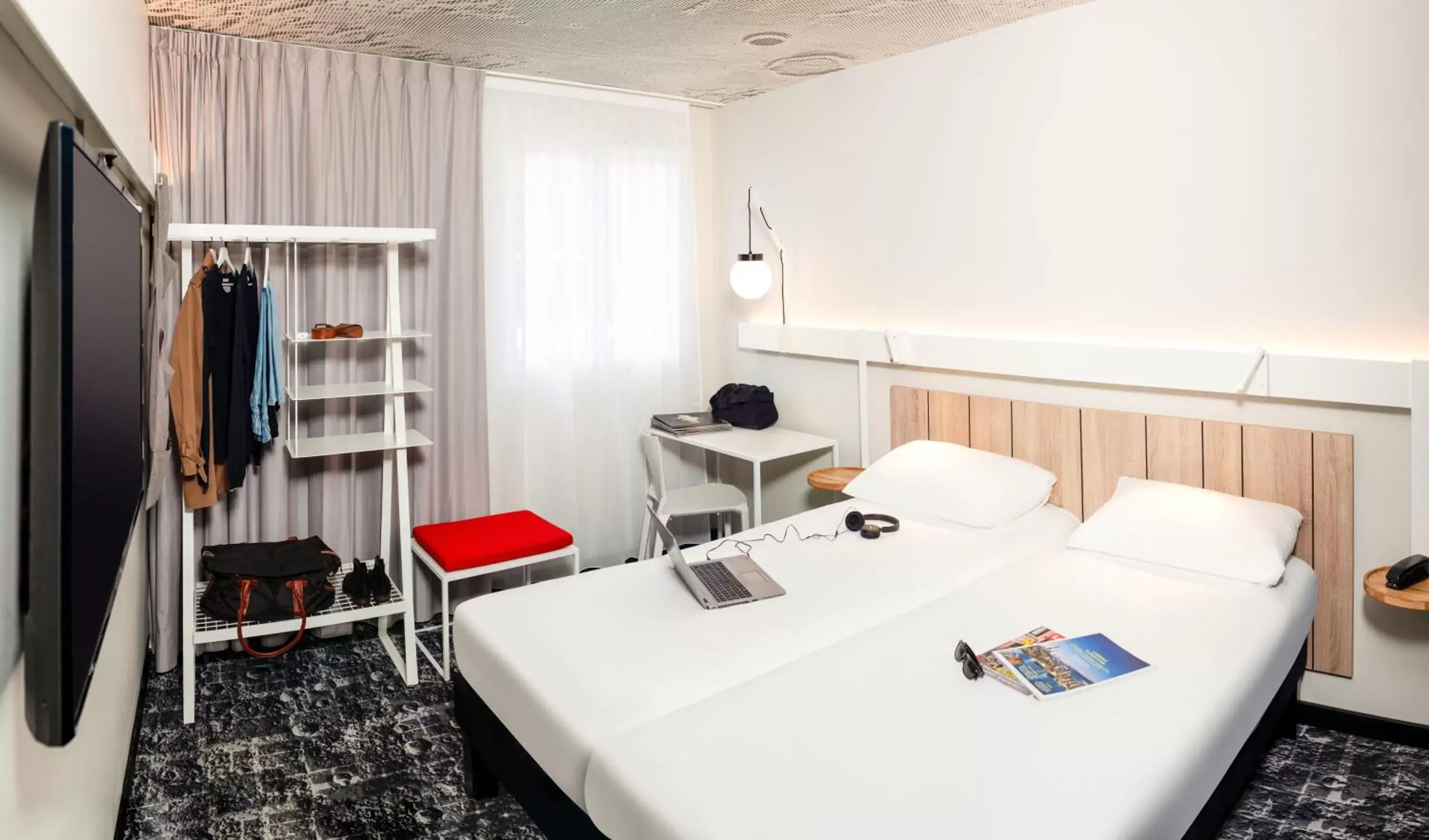 Bedroom, Bed in ibis Pontarlier