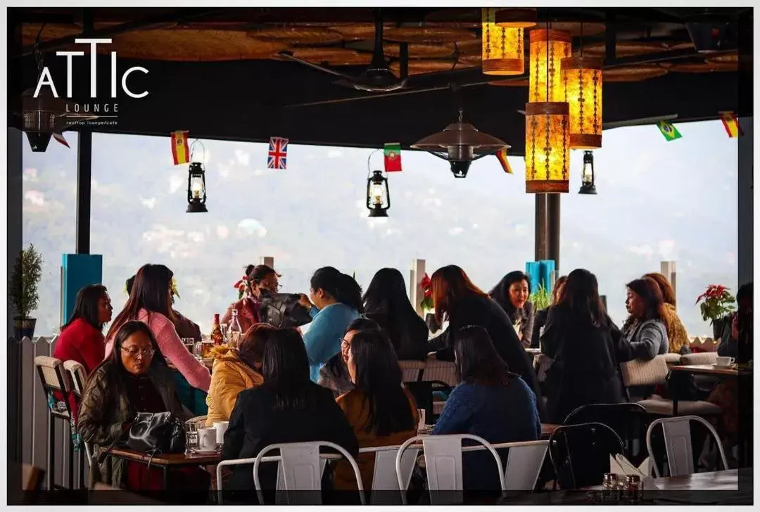 Lounge or bar in Five Gangtok Lounge or bar in Five Gangtok