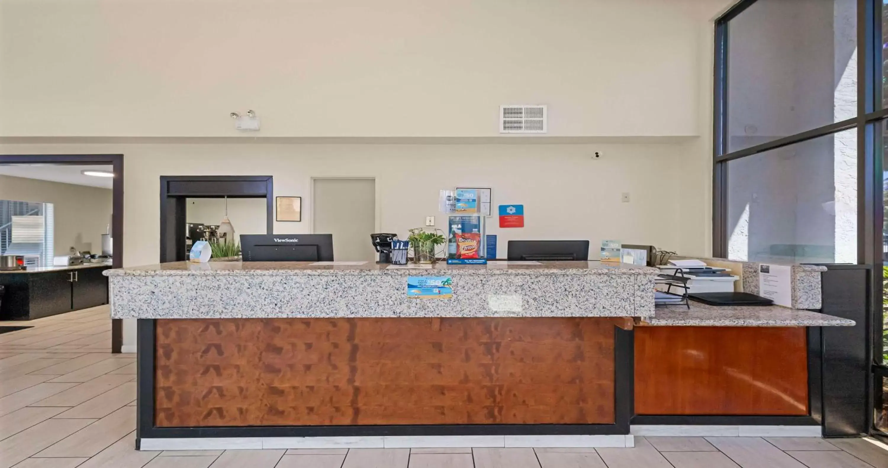 Lobby or reception, Kitchen/Kitchenette in SureStay Plus Hotel by Best Western Sacramento North