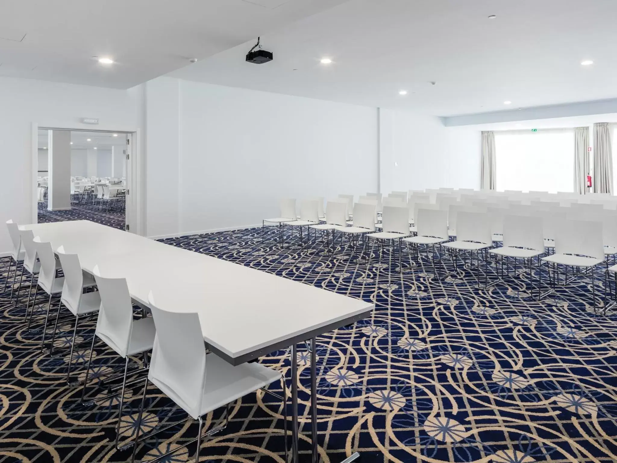 Business facilities in MH Peniche