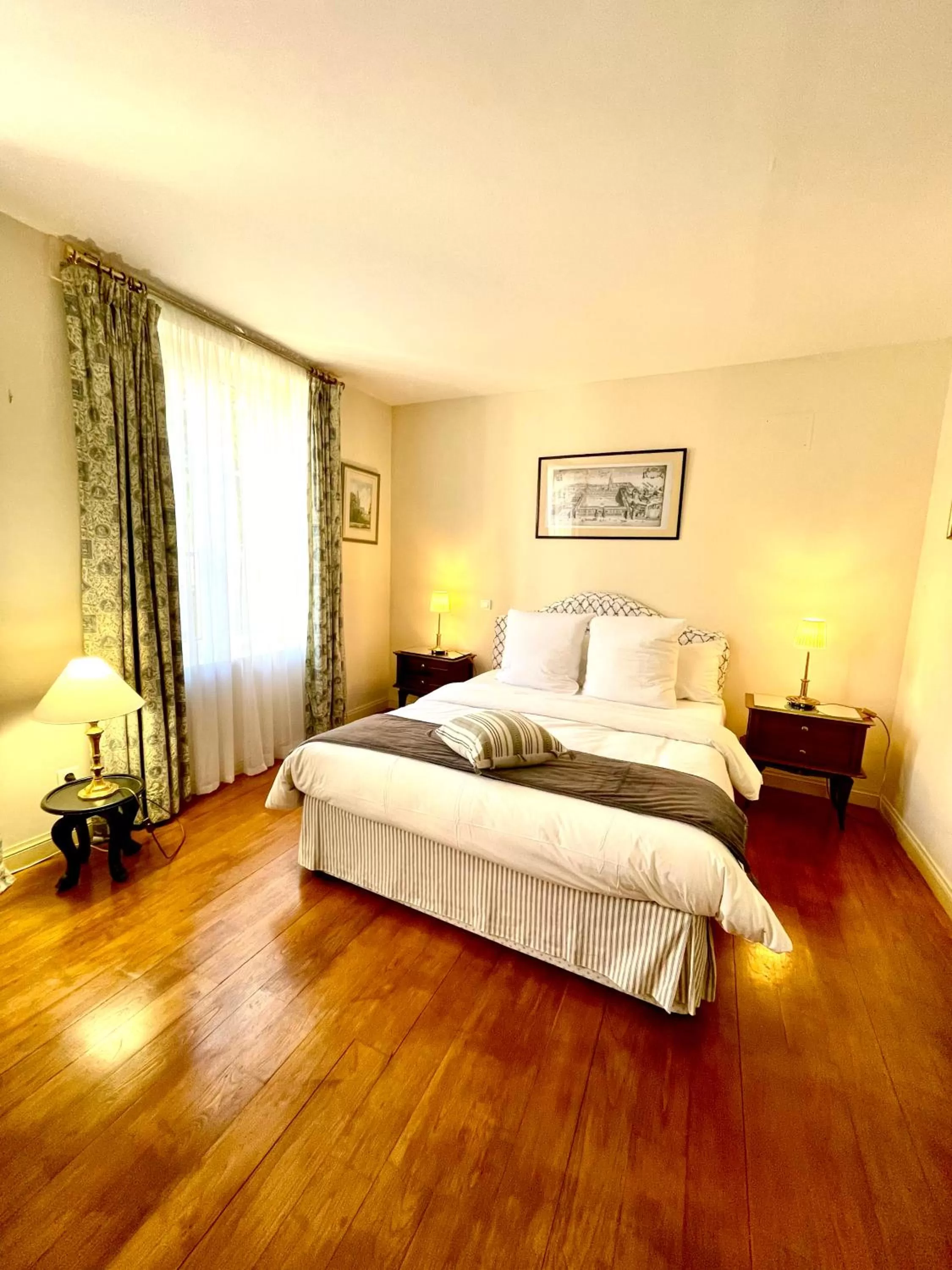 Bed in Le Logis Plantagenêt