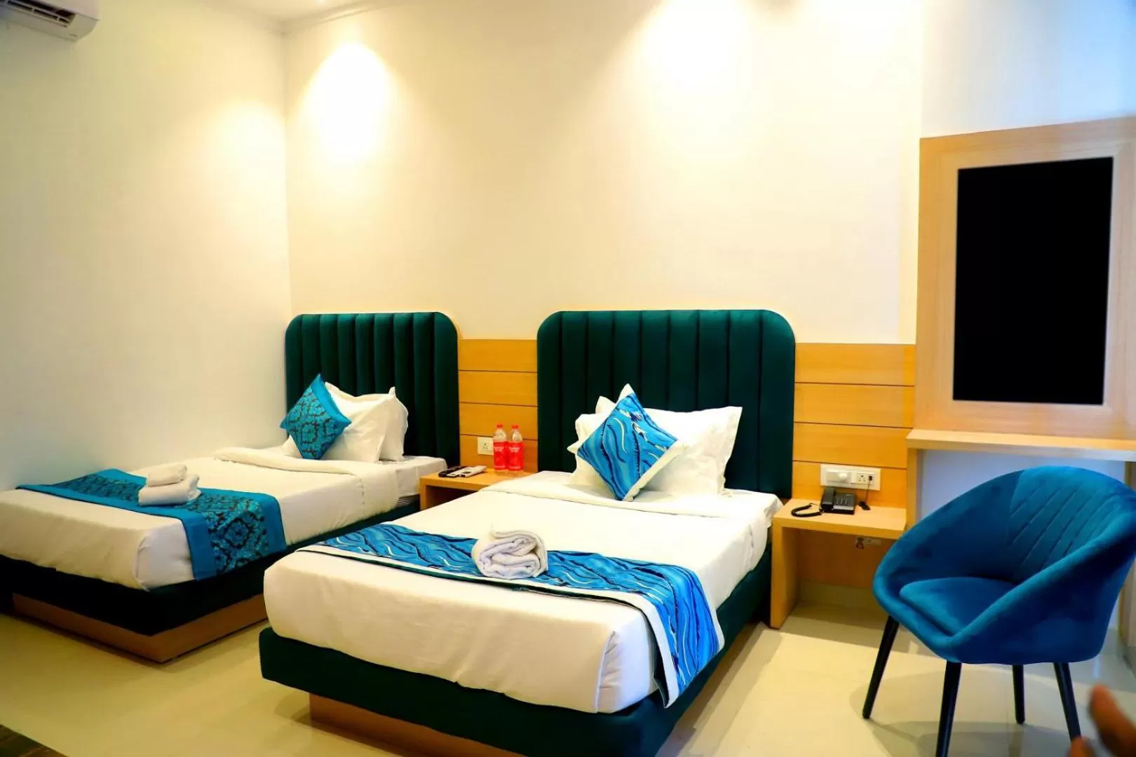 Photo of the whole room, Bed in Hotel Diamond View