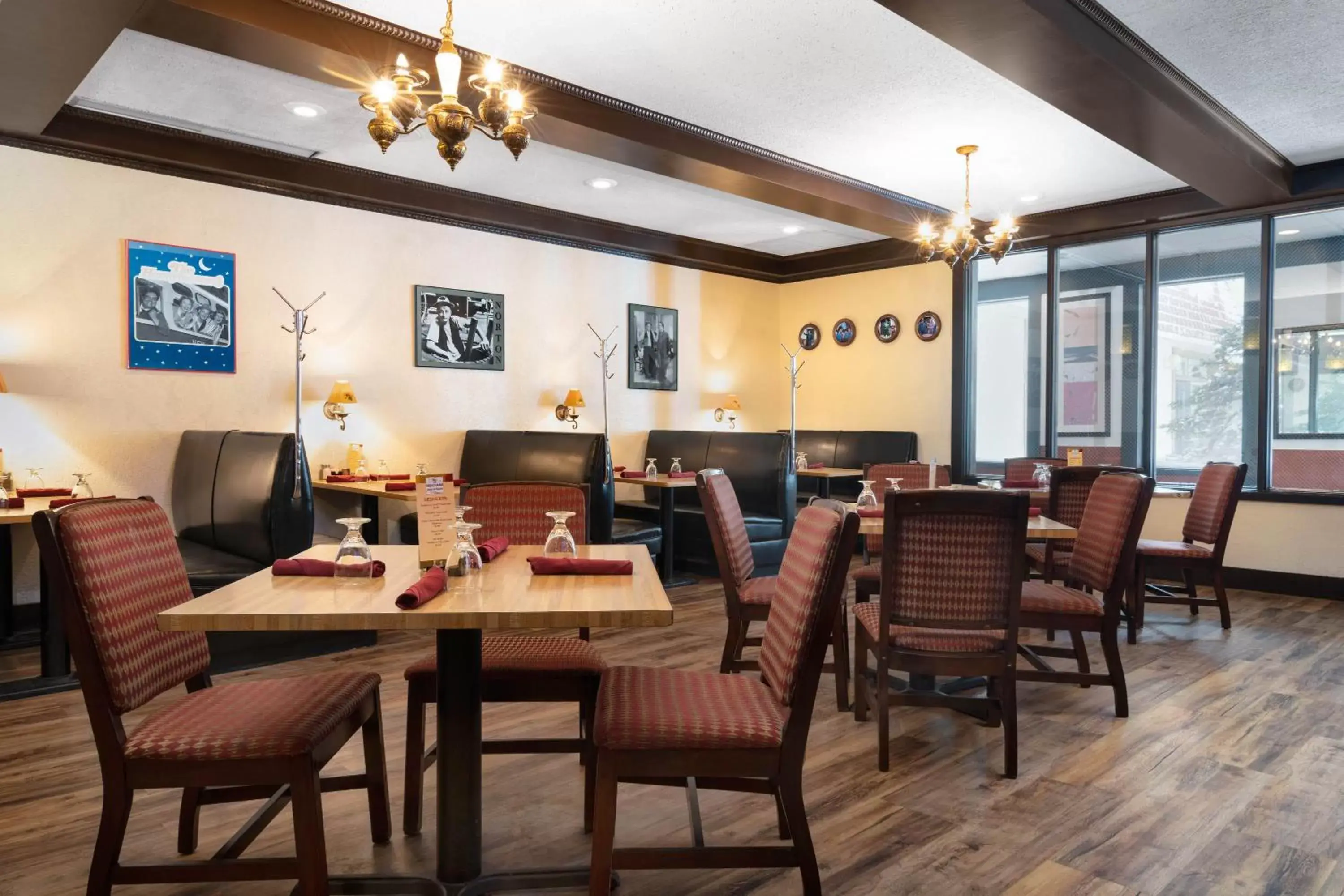 Restaurant/places to eat in Ramada by Wyndham Albert Lea Restaurant/places to eat in Ramada by Wyndham Albert Lea