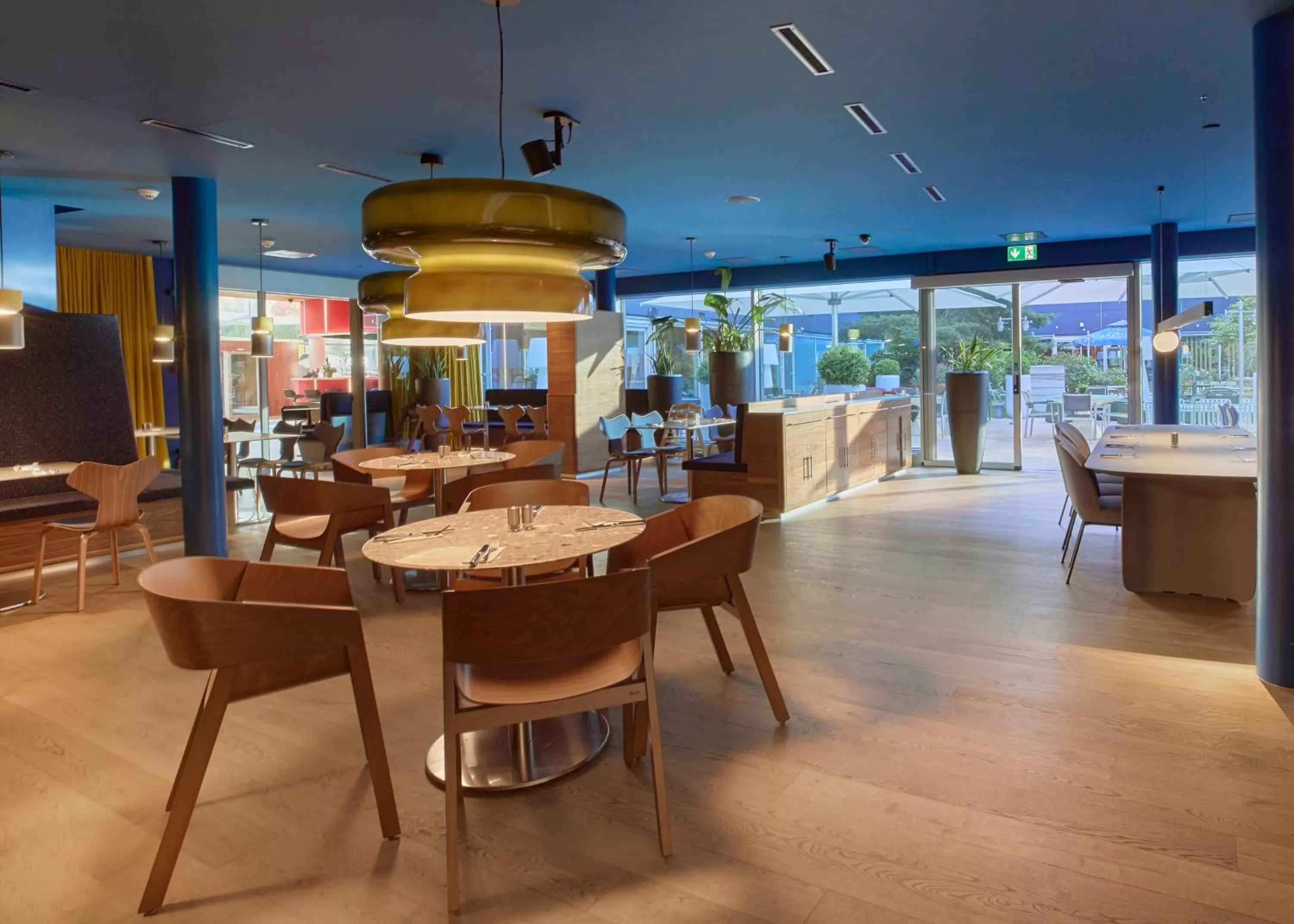 Restaurant/places to eat in Novotel Zurich City West