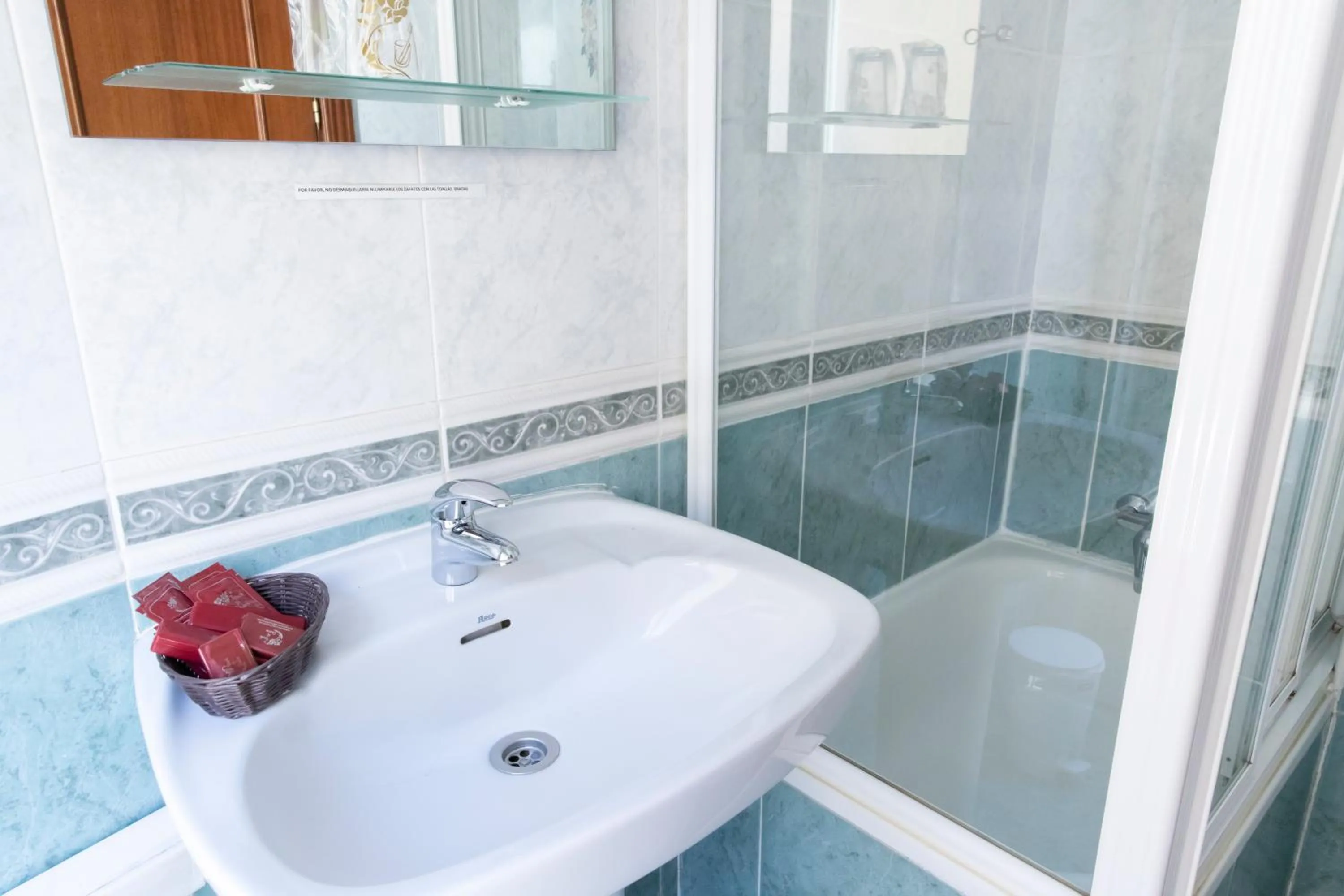 Bathroom in Hostal Tokio