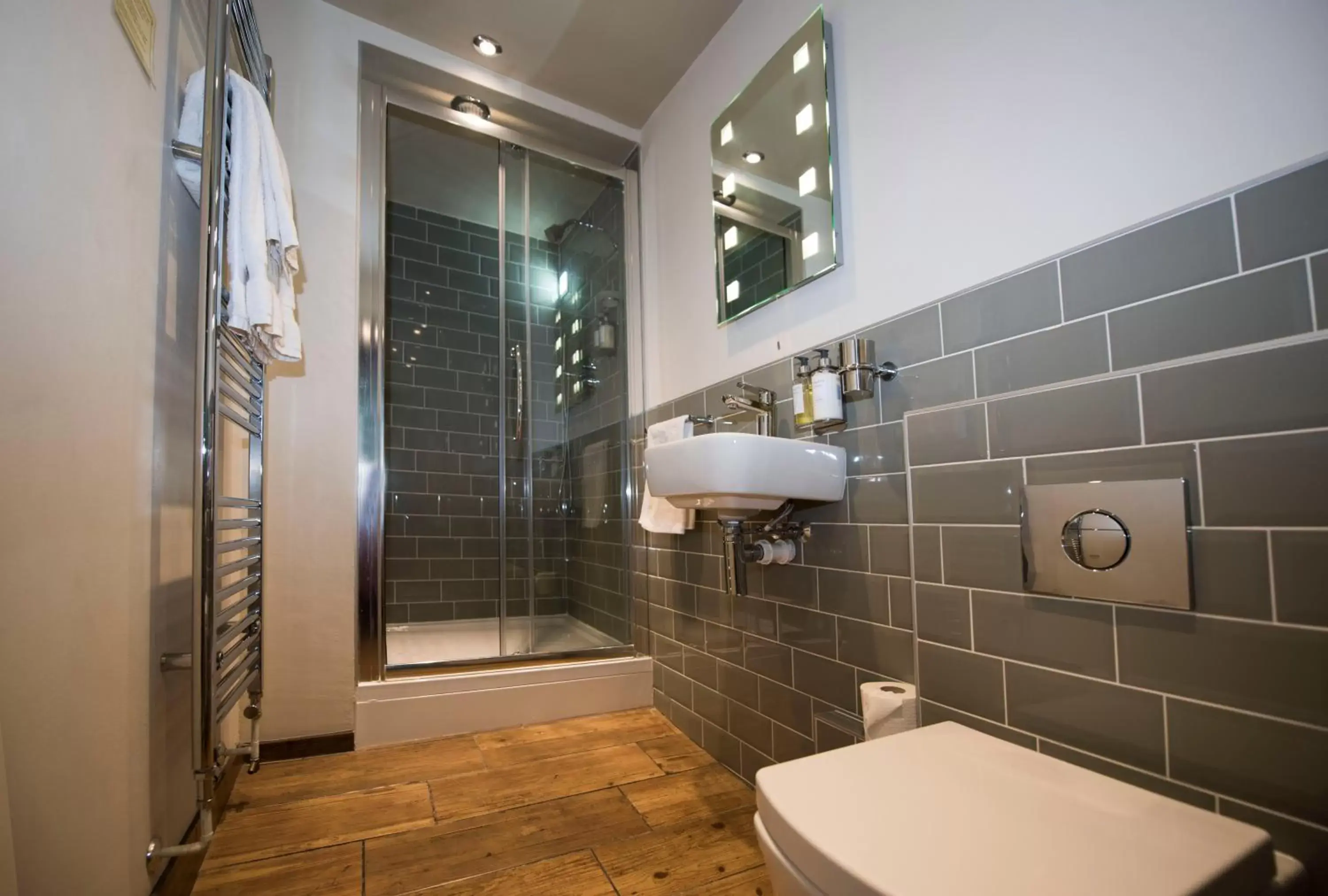 Bathroom in Alma Inn & Dining Rooms