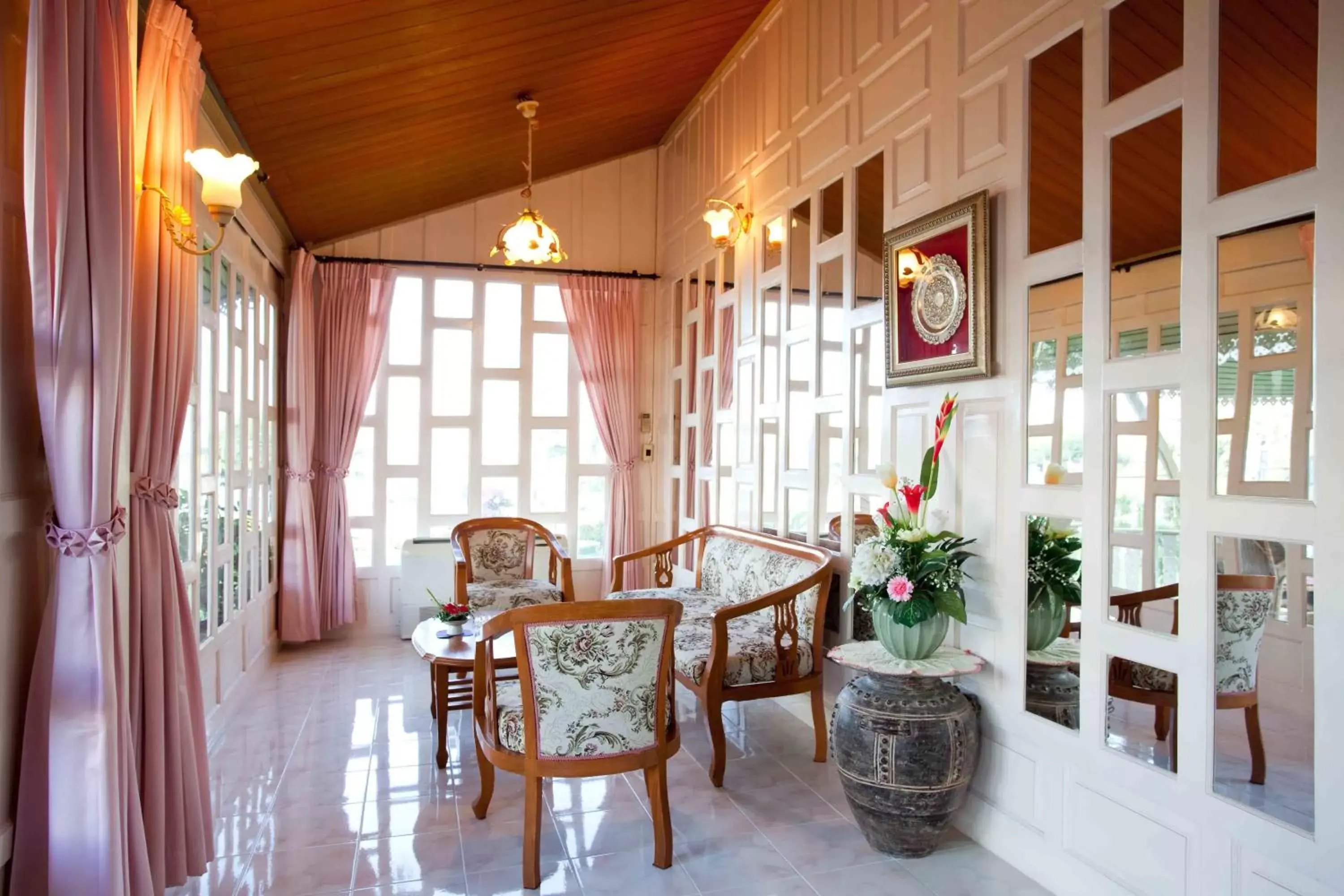 Living room, Seating Area in Methavalai Hotel