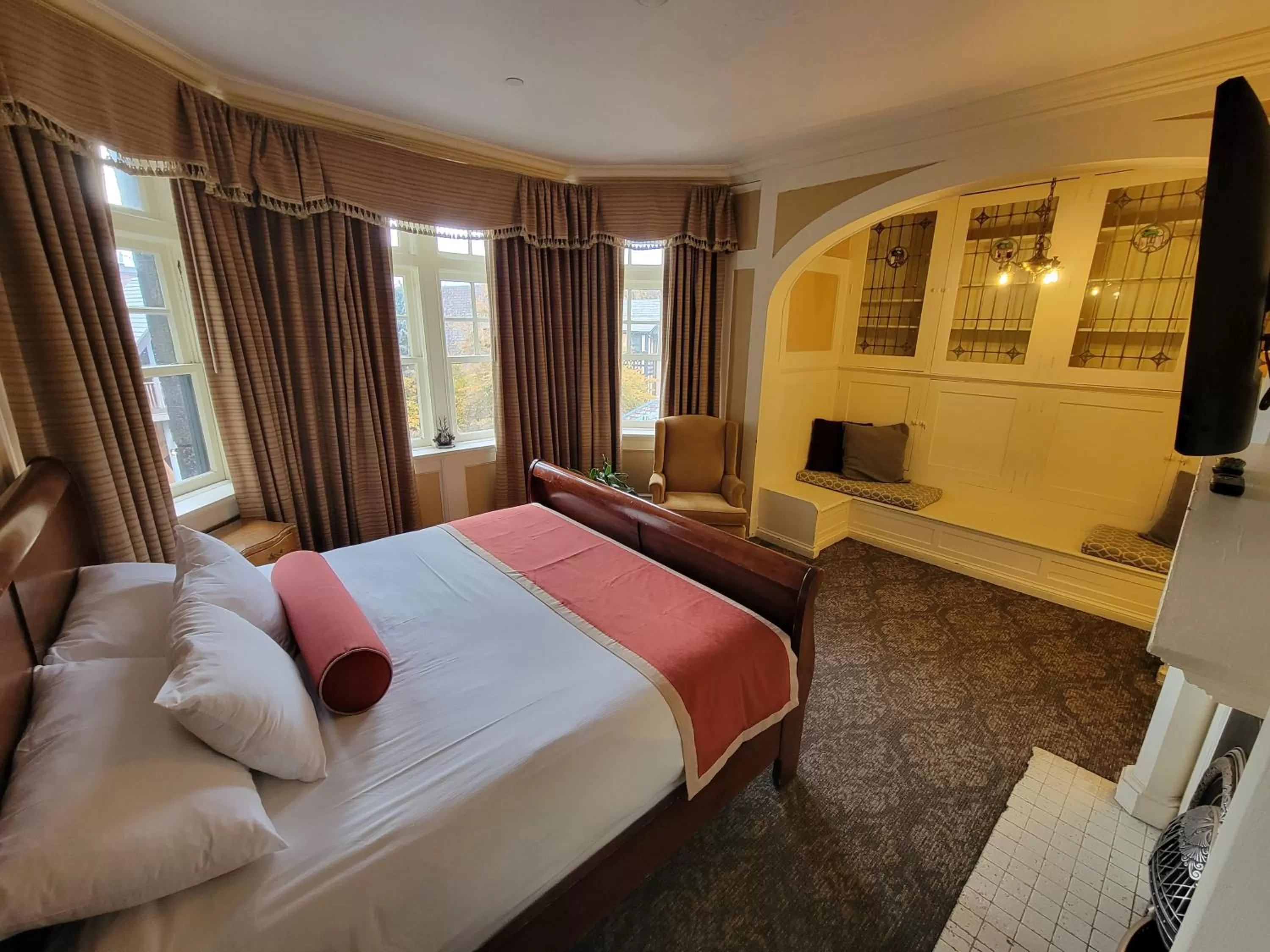 Bedroom in Mansions on Fifth