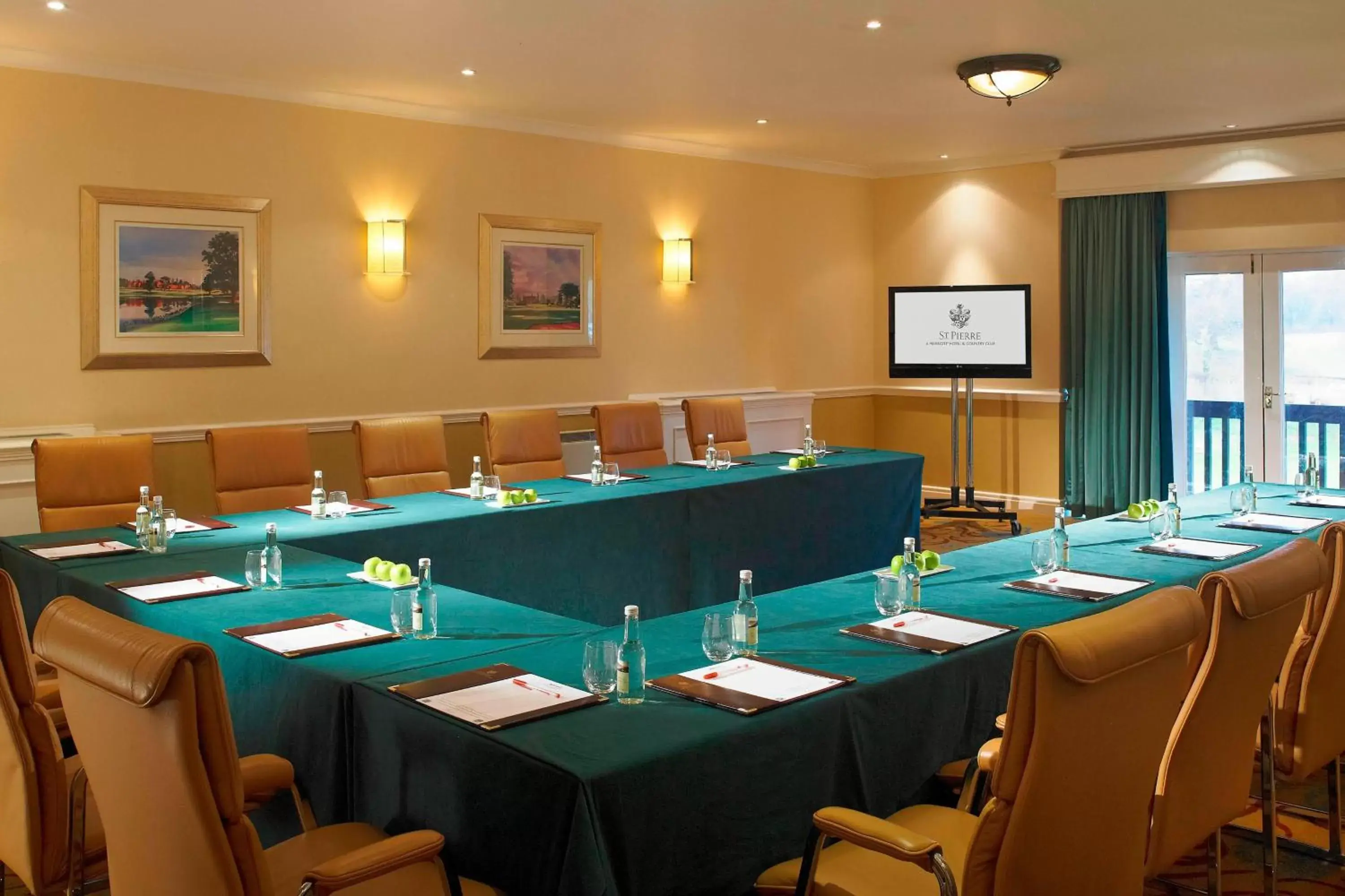 Meeting/conference room in Delta Hotels by Marriott St Pierre Country Club