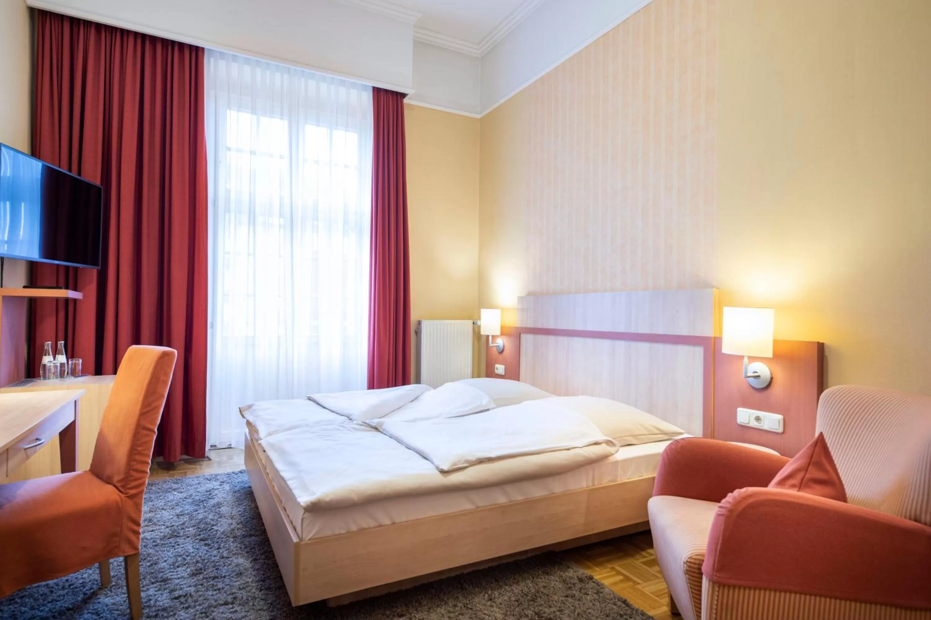Photo of the whole room, Bed in ACHAT Sternhotel Bonn
