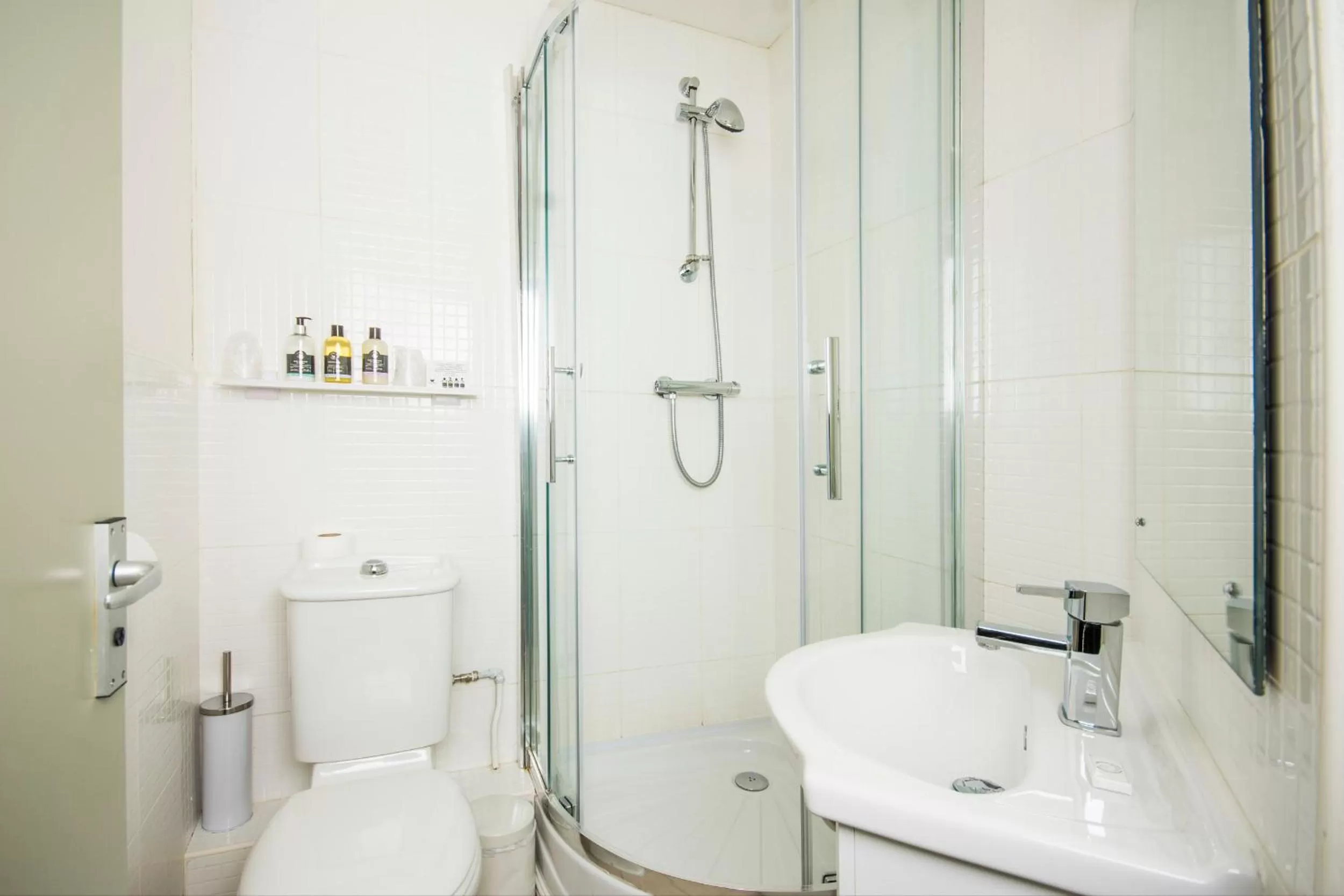 Toilet in The Castle Hotel