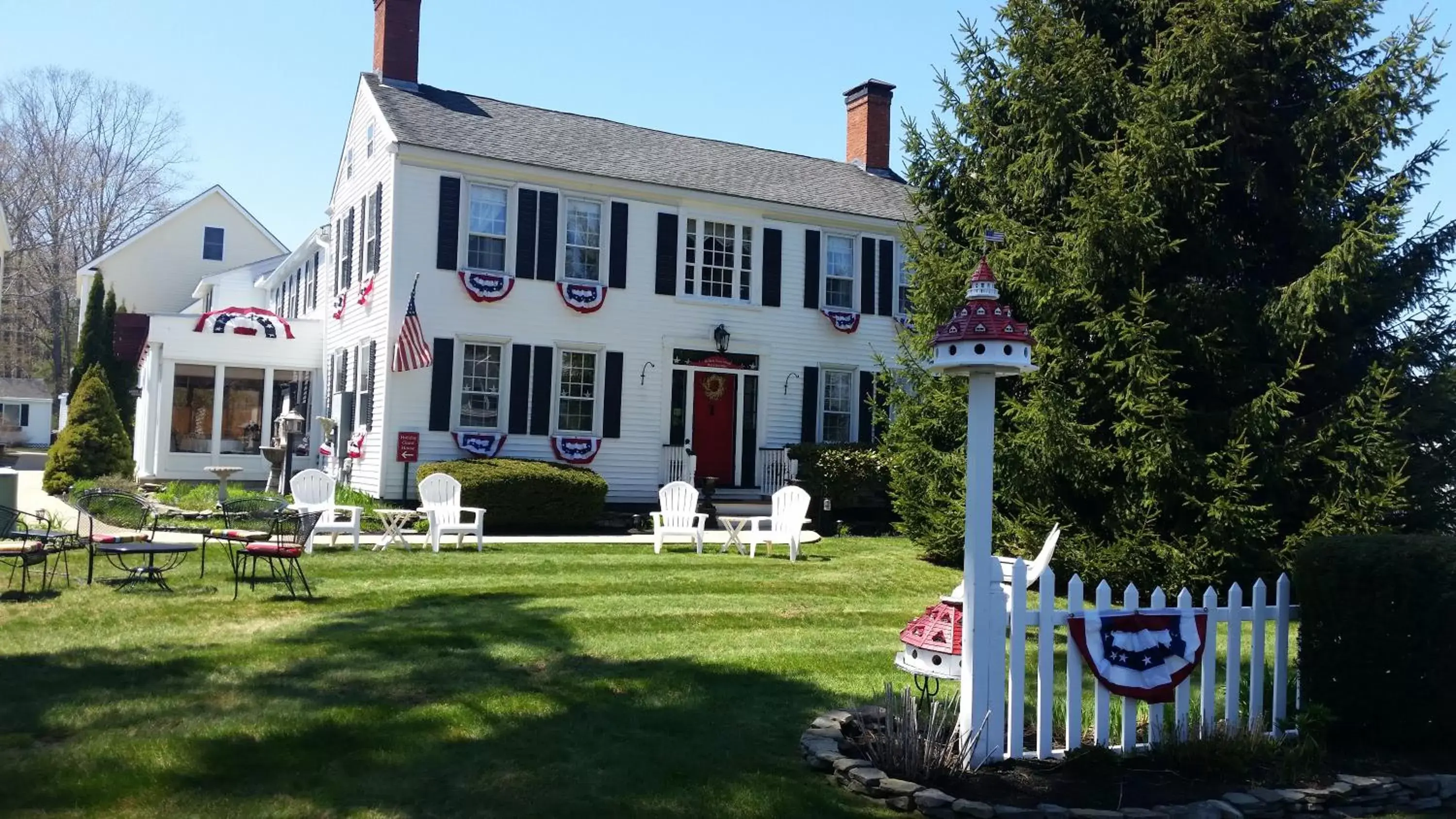 Property Building in Holiday Guest House Bed & Breakfast