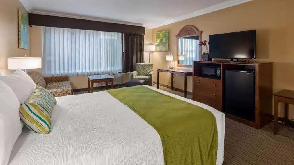 Bed in Best Western - Harbour Inn & Suites