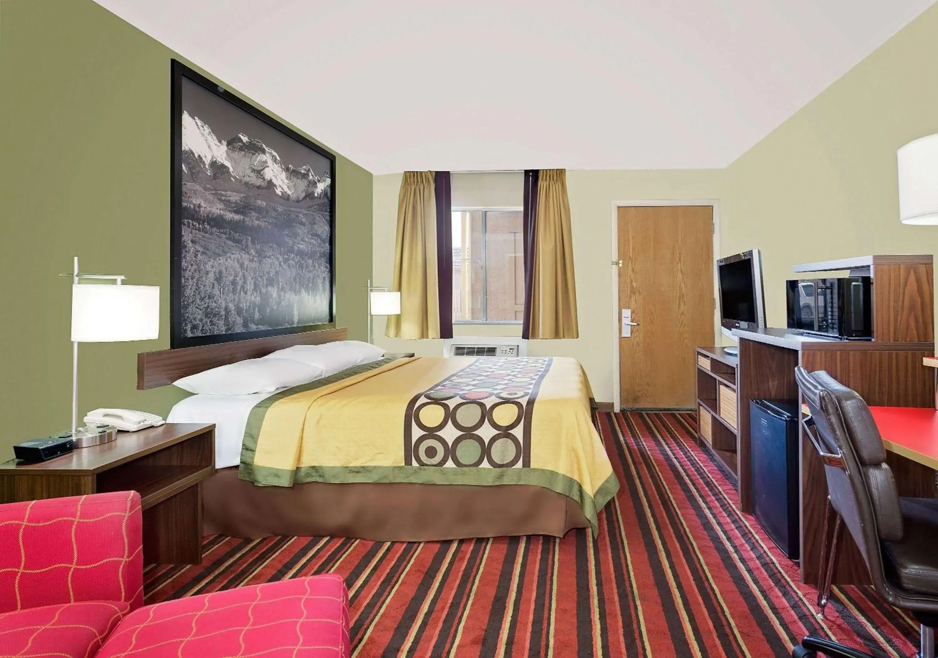 Photo of the whole room in Super 8 by Wyndham Denver Central