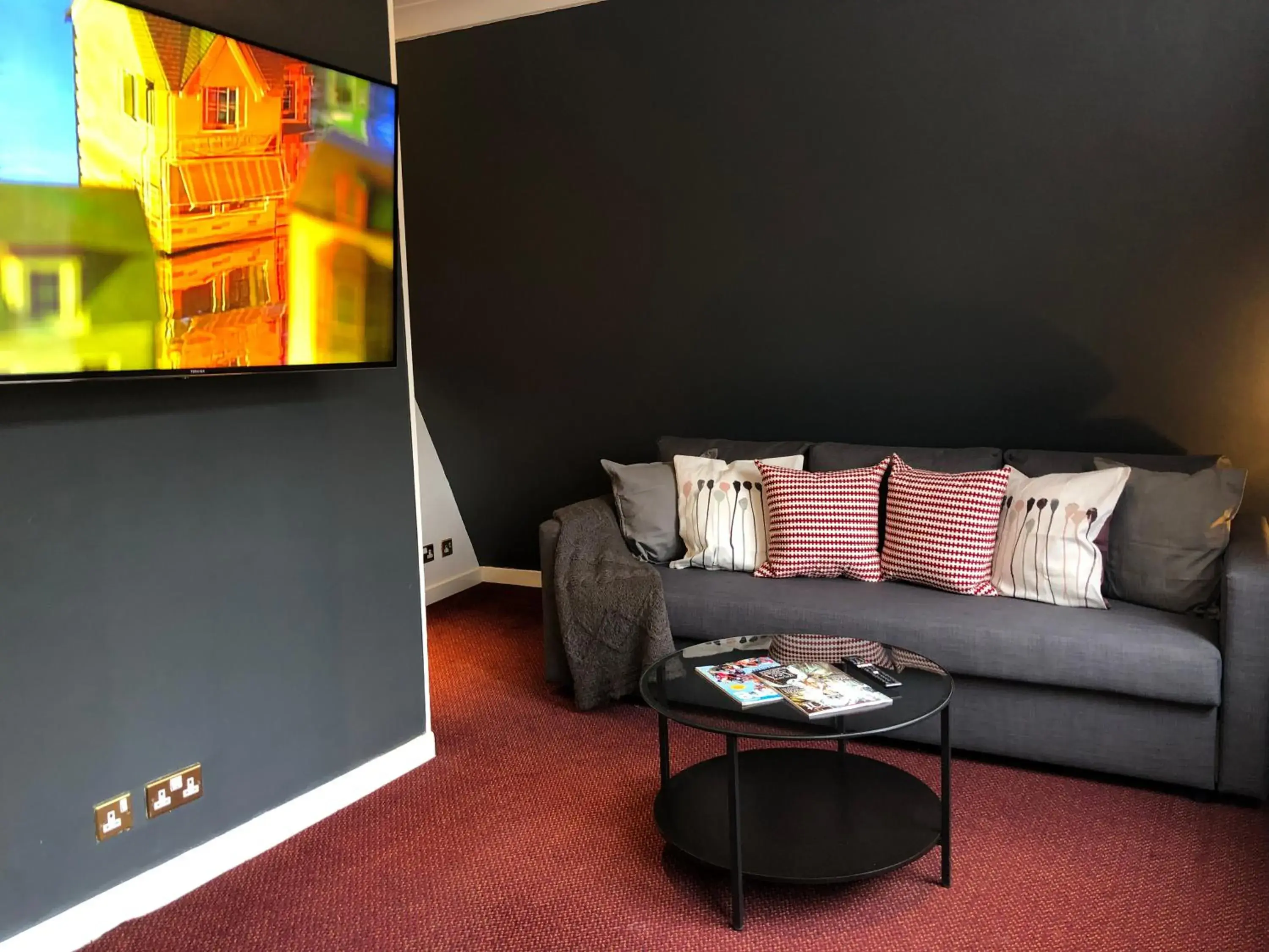 TV and multimedia, Seating Area in Berjaya Eden Park London Hotel