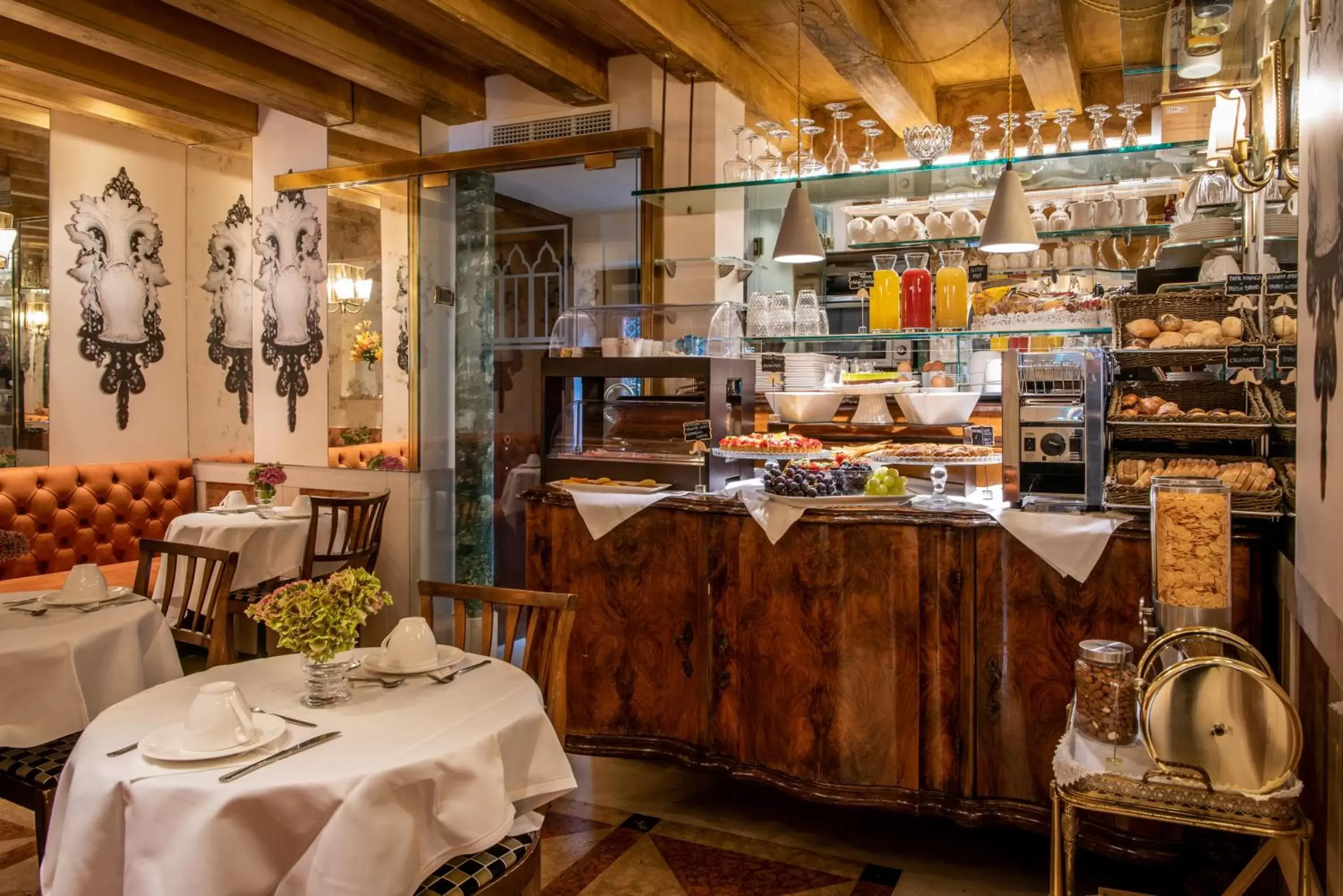 Restaurant/Places to Eat in Hotel Santo Stefano