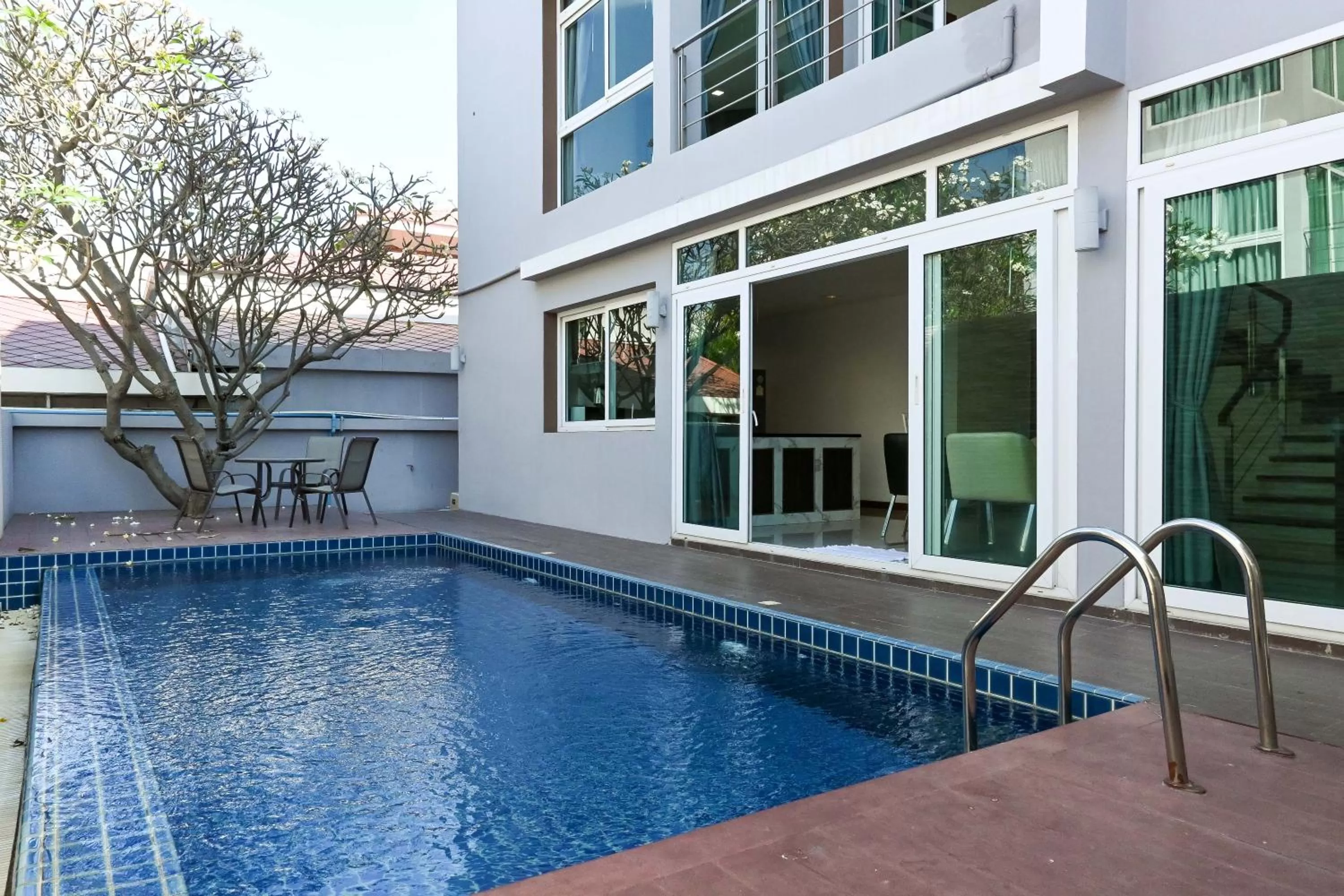 Swimming pool in Golden Sea Hua Hin - SHA Extra Plus