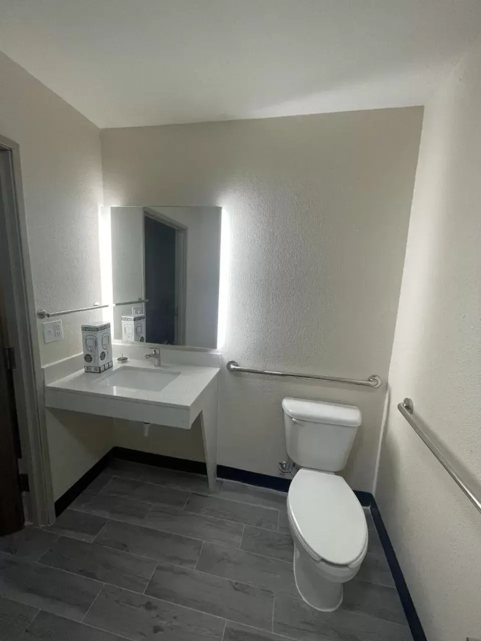 Bathroom in Fairway Inn