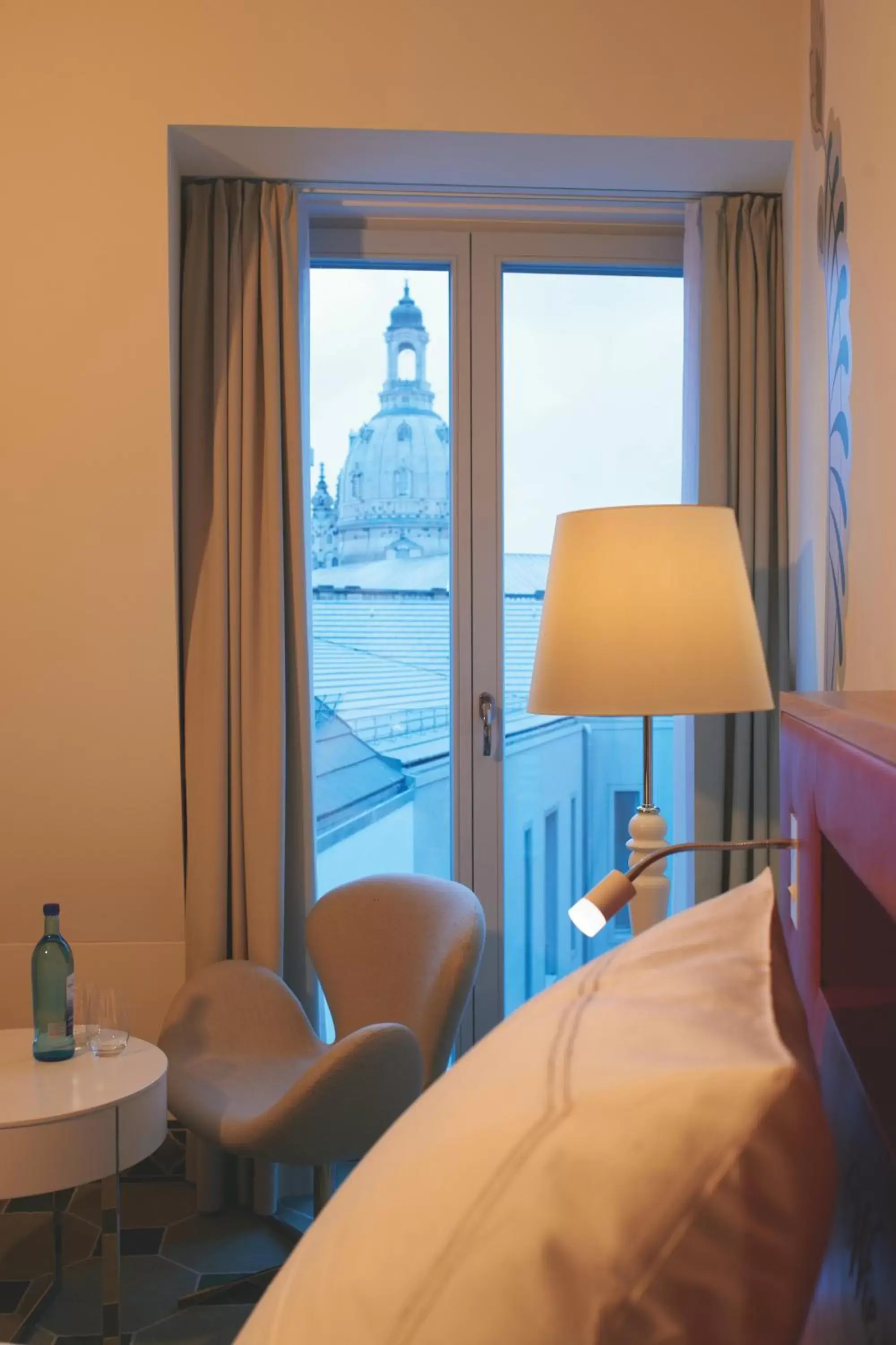 Bed in Hyperion Hotel Dresden Am Schloss