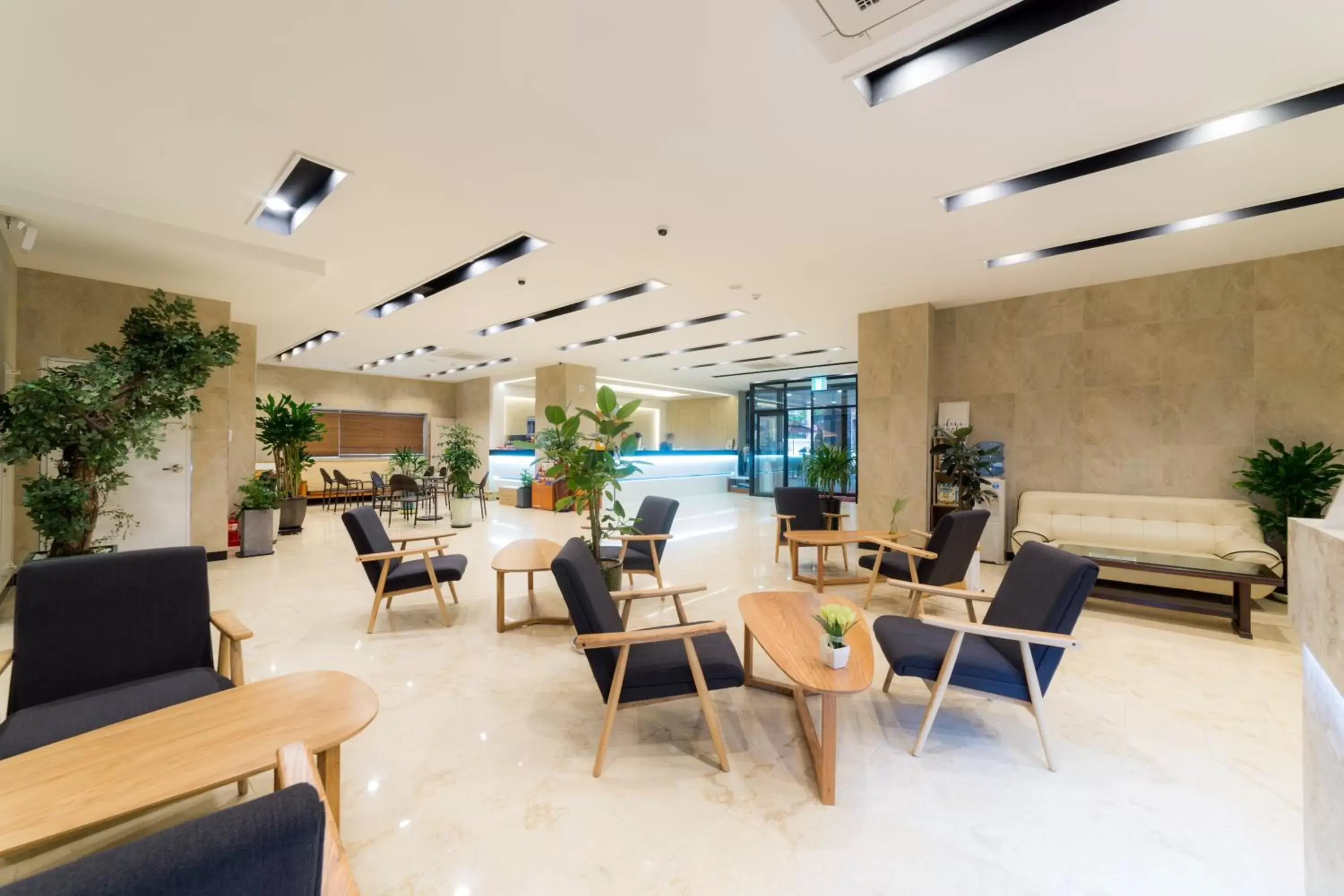 Lobby or reception in Reborn Suwon Silkroad Hotel