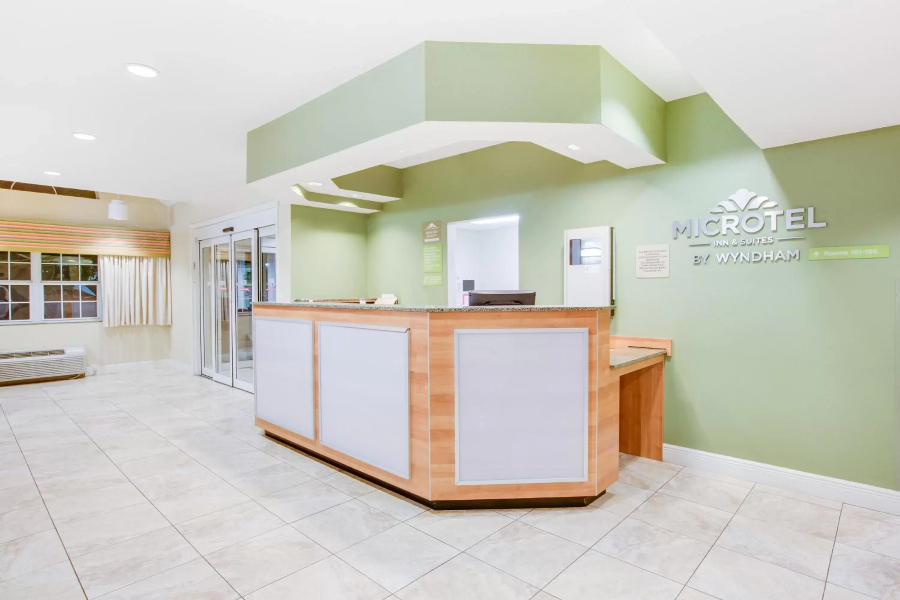 Lobby or reception, Lobby/Reception in Microtel Inn & Suites by Wyndham Saraland