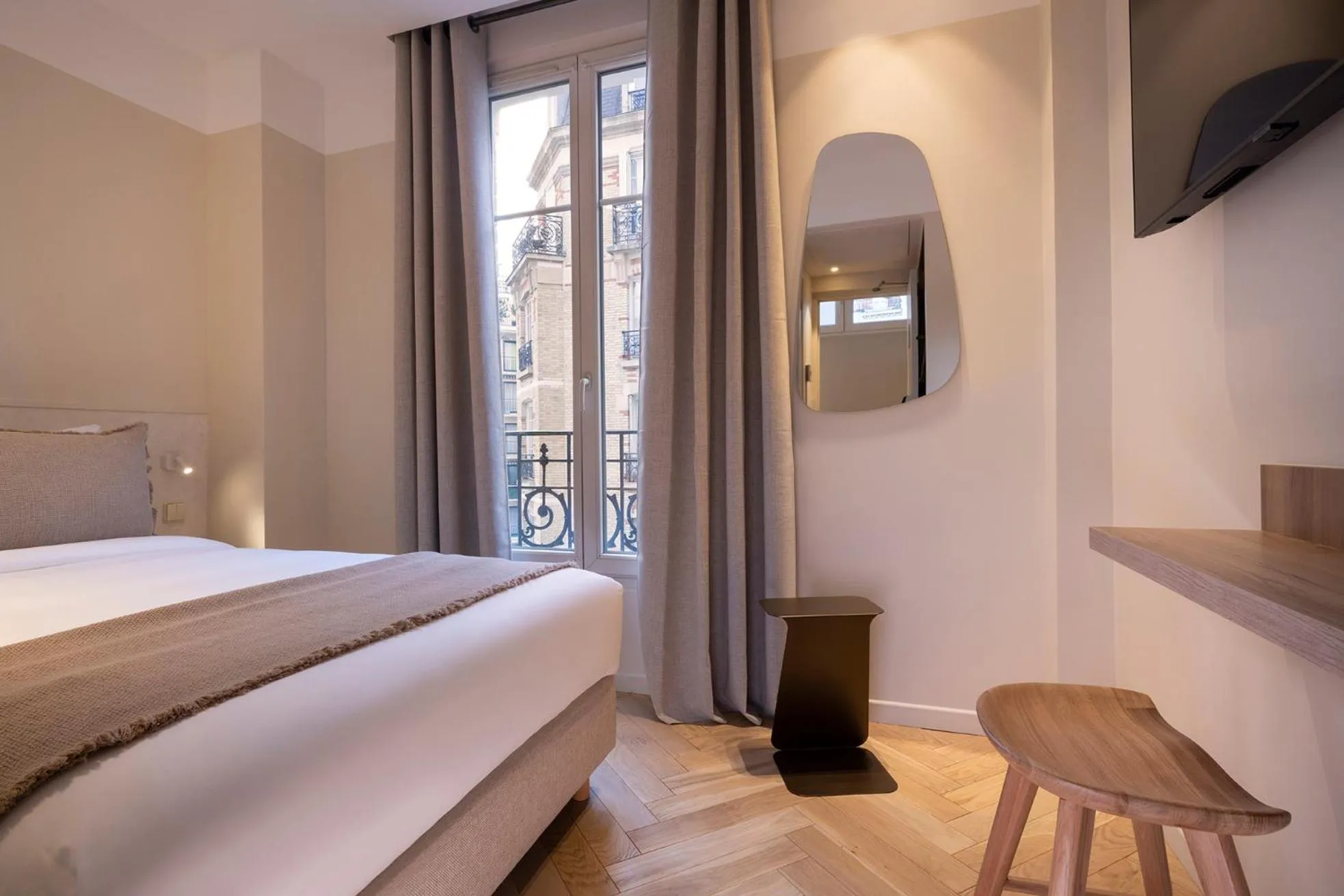 TV and multimedia, Bed in Hôtel Le Daum