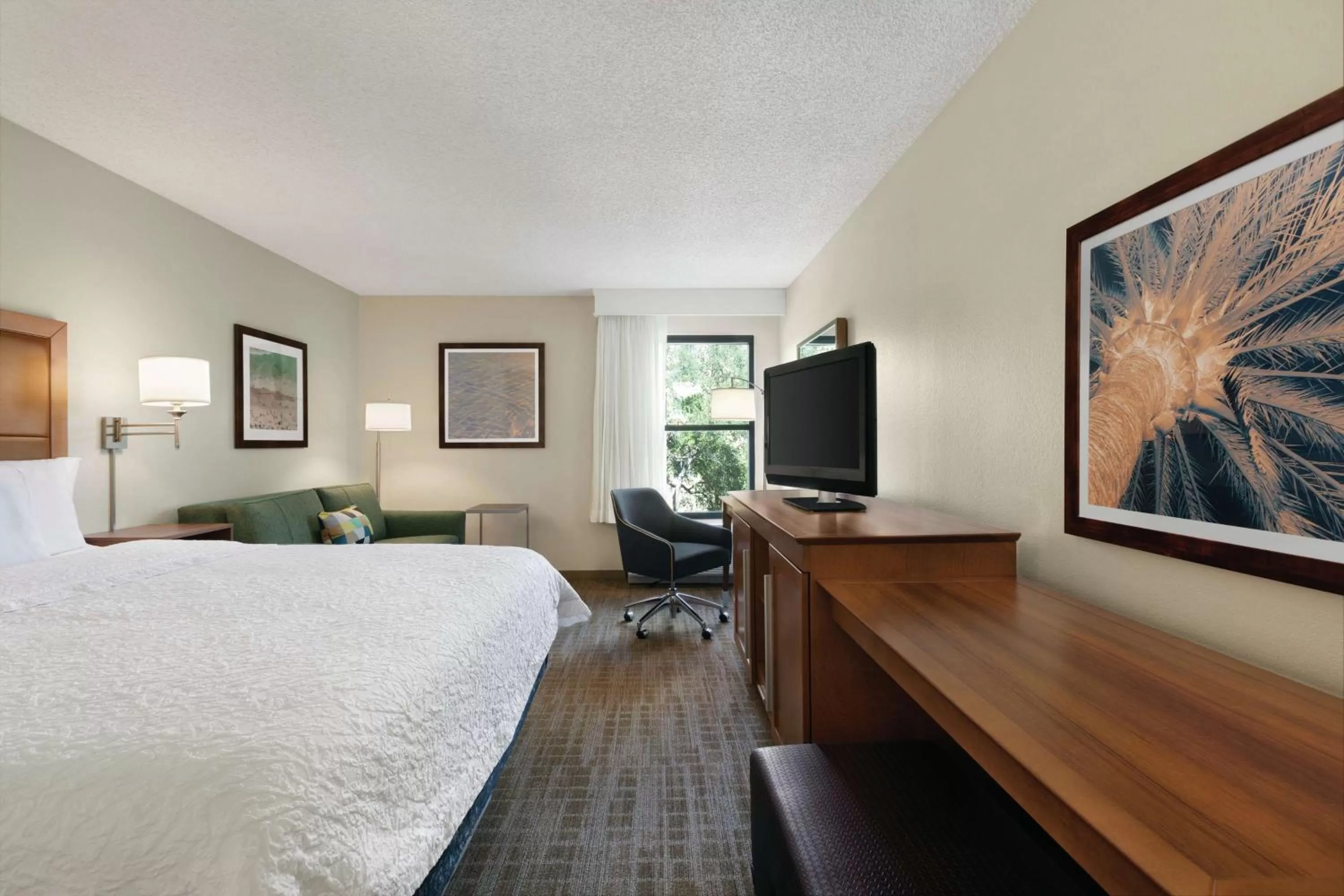 Bed in Hampton Inn Orlando International Drive Convention Center