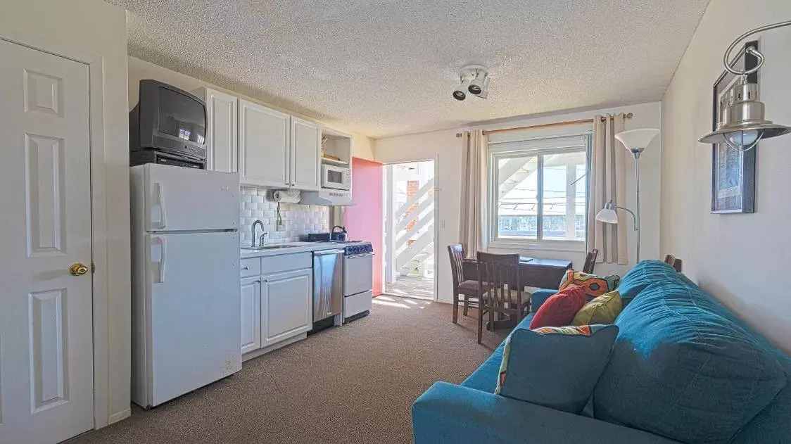 Kitchen/Kitchenette in Montauk Oceanside Suites