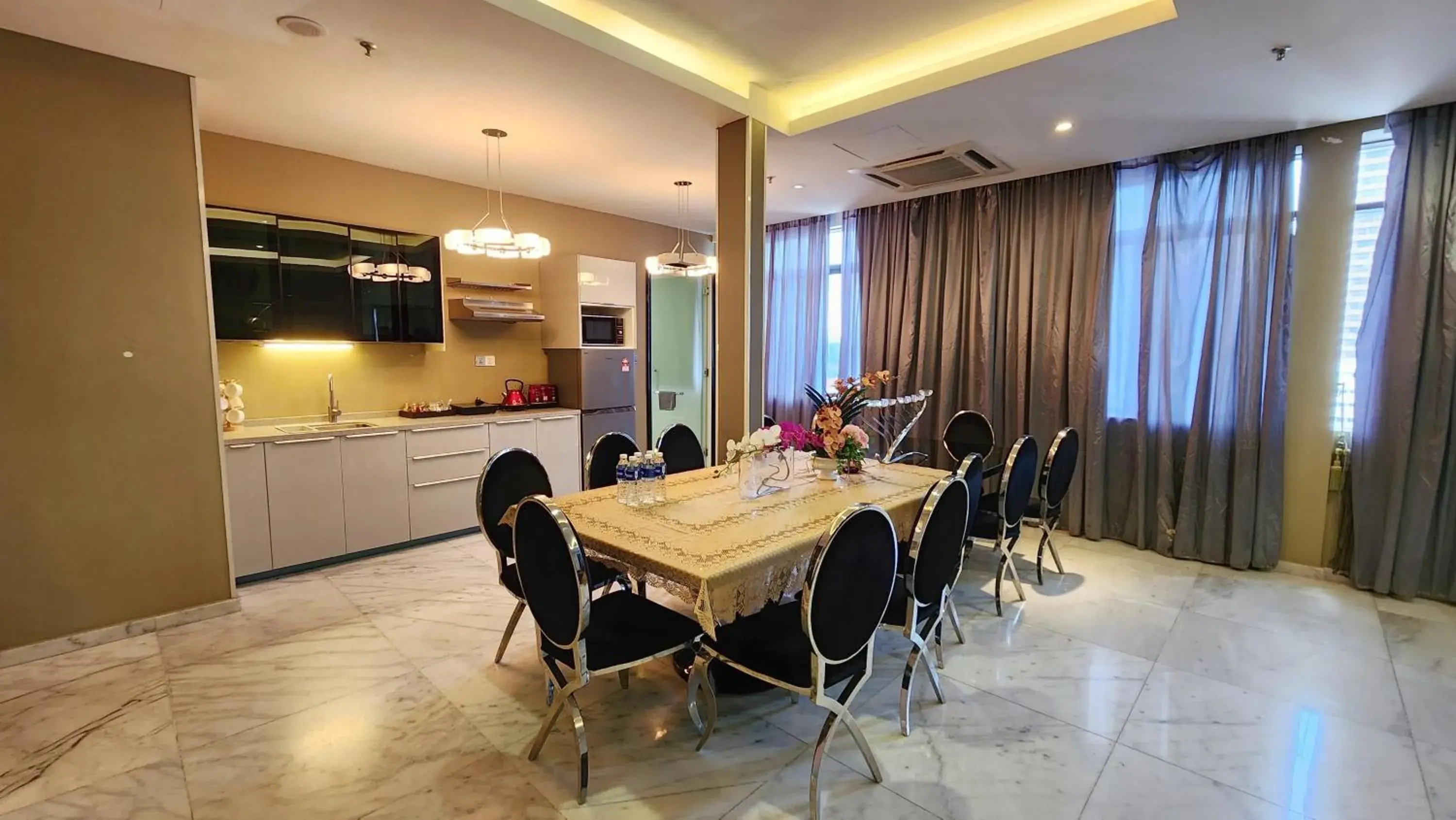 Dining Area in Arenaa Star Hotel