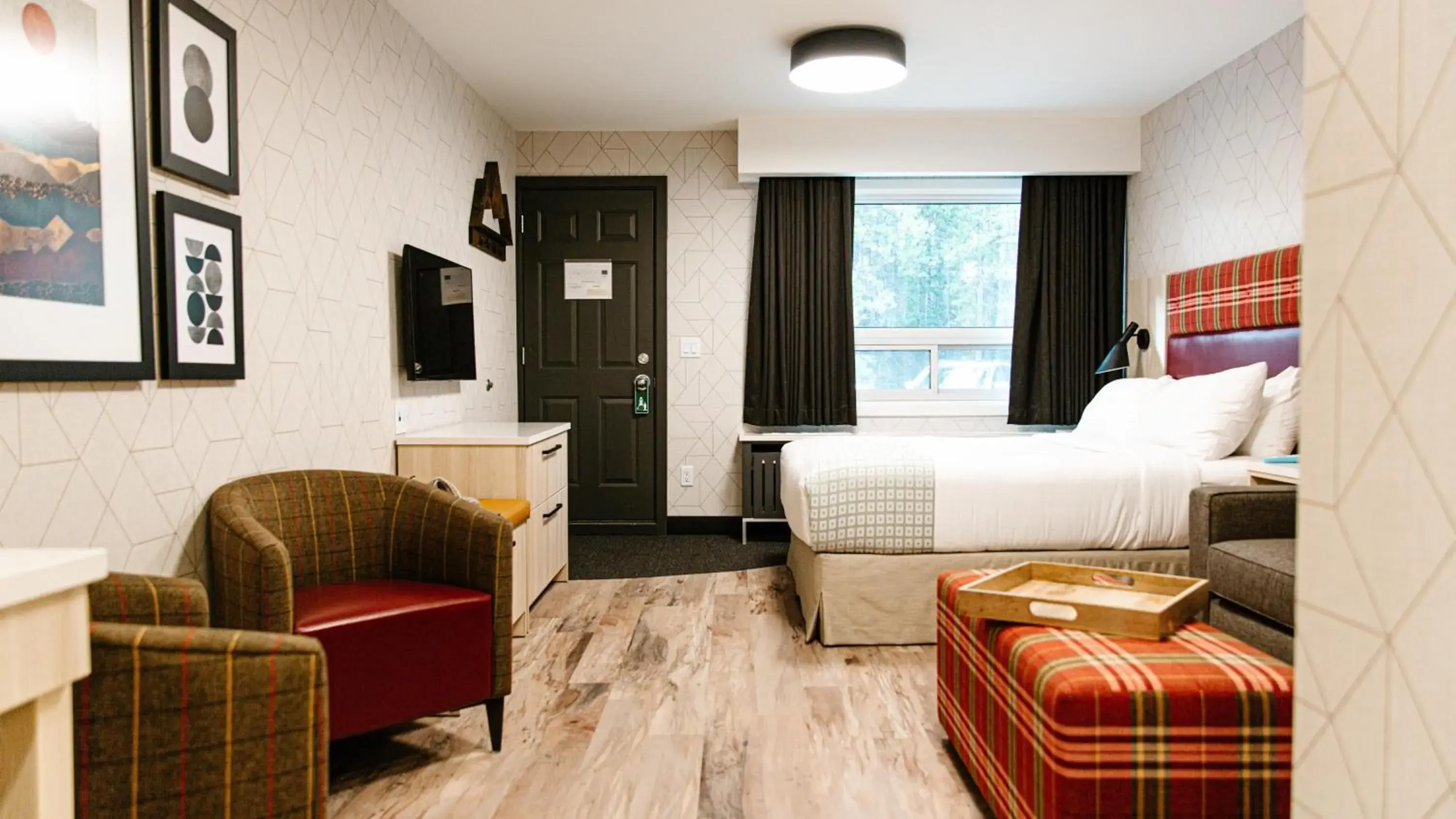 TV and multimedia, Bed in Mountaineer Lodge TV and multimedia, Bed in Mountaineer Lodge