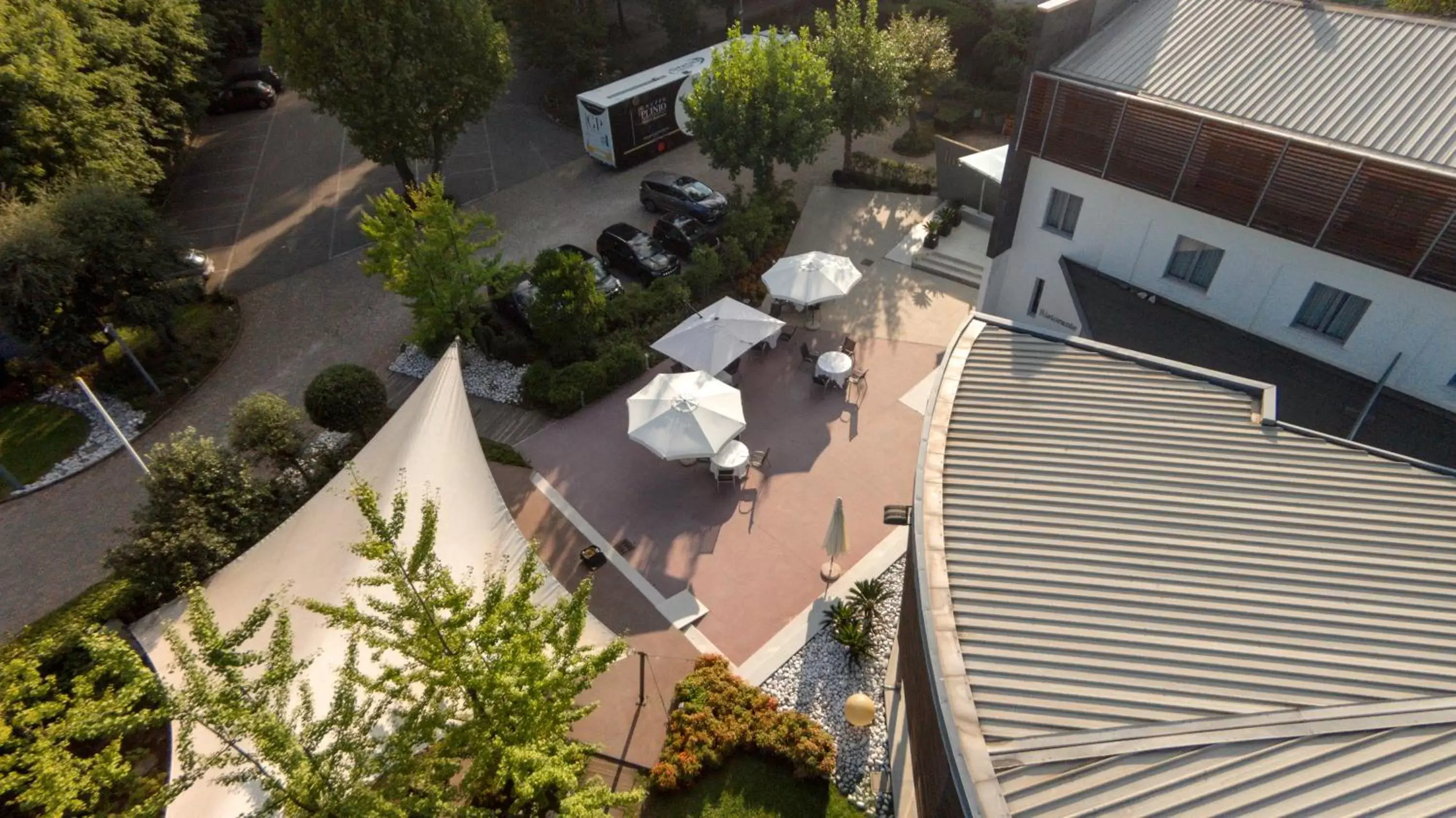 Bird's eye view, Bird's-eye View in Inverigo Hotel