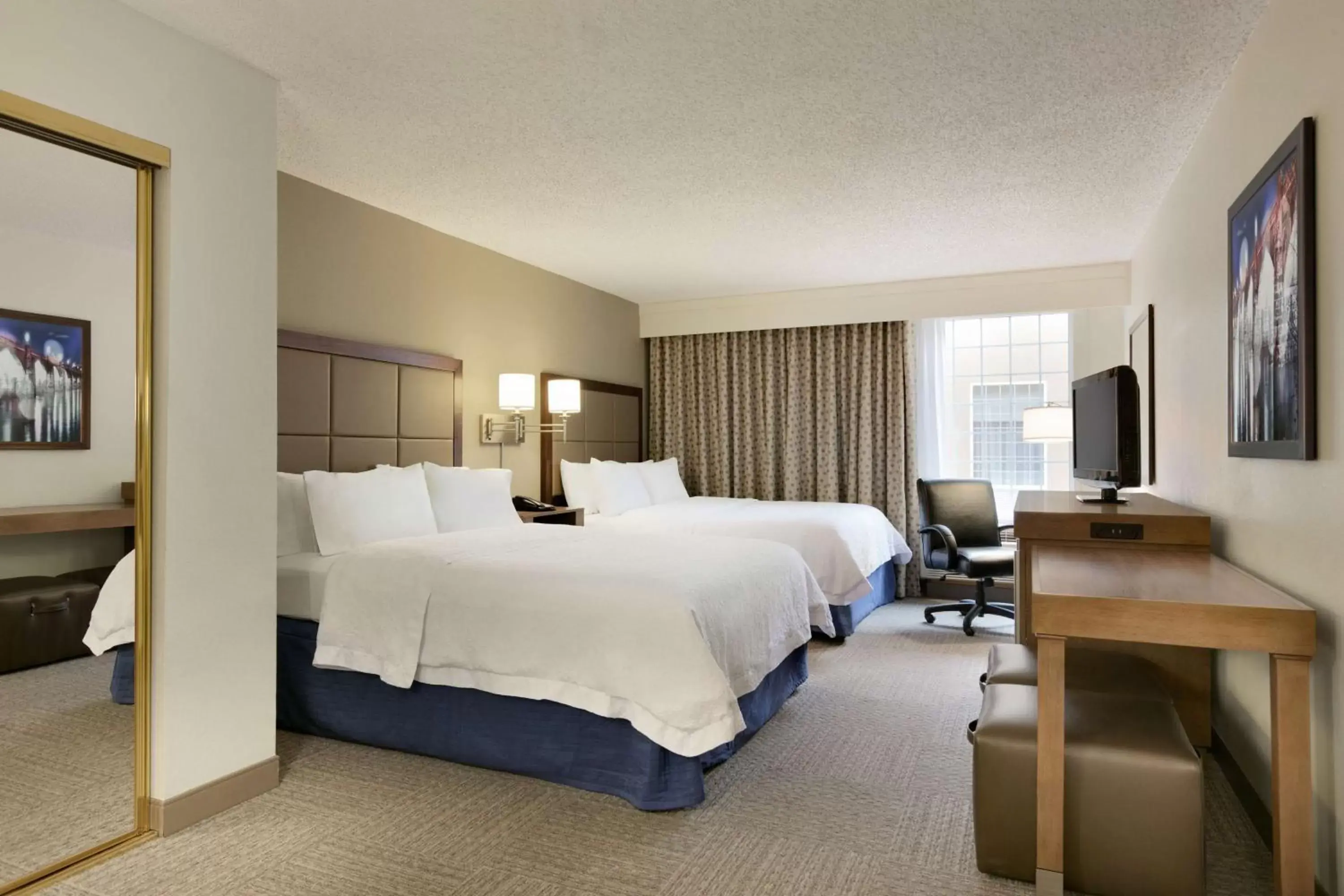 Bed in Hampton Inn & Suites Hershey