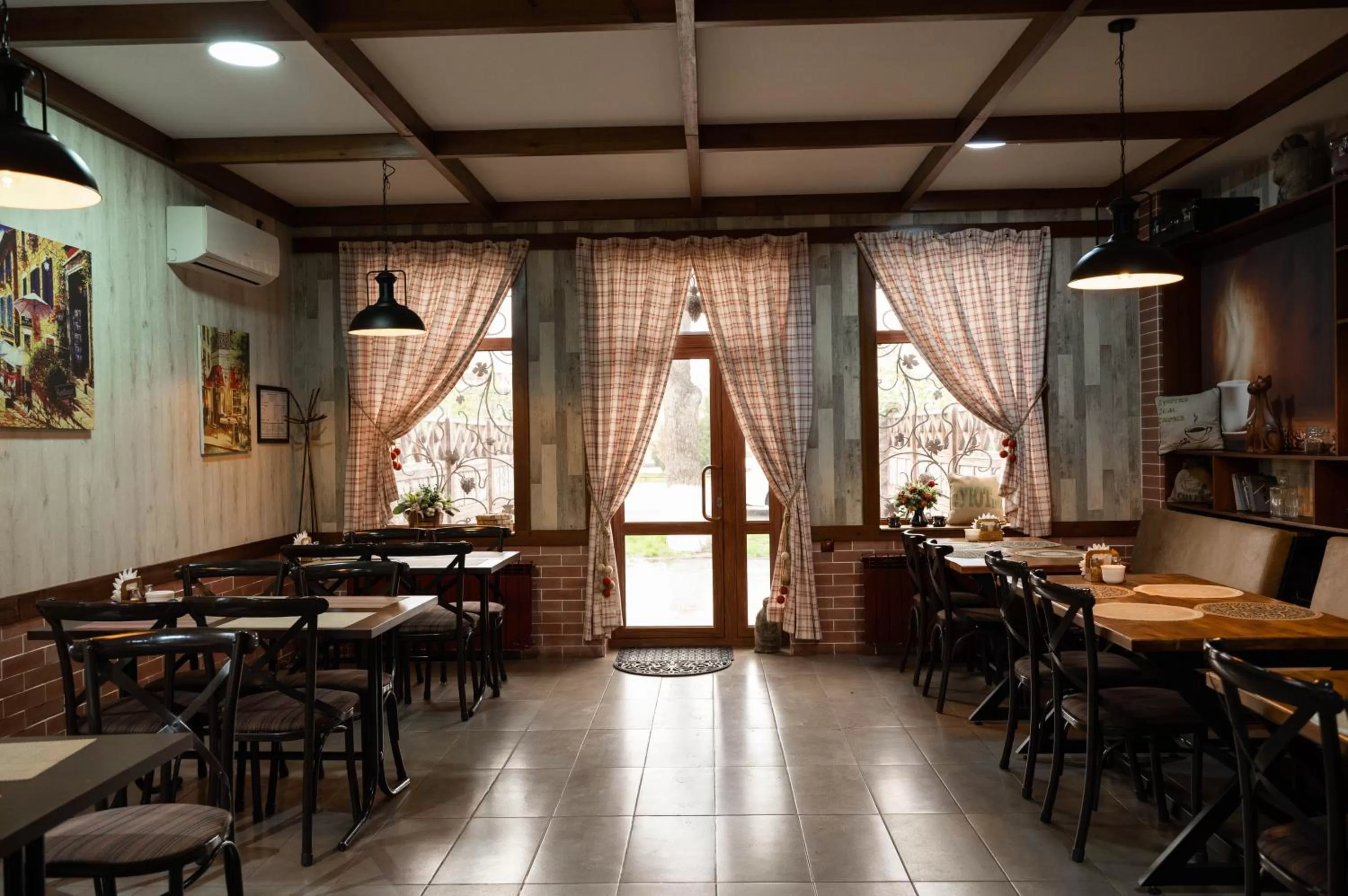 Restaurant/Places to Eat in UYUTNYY DOM