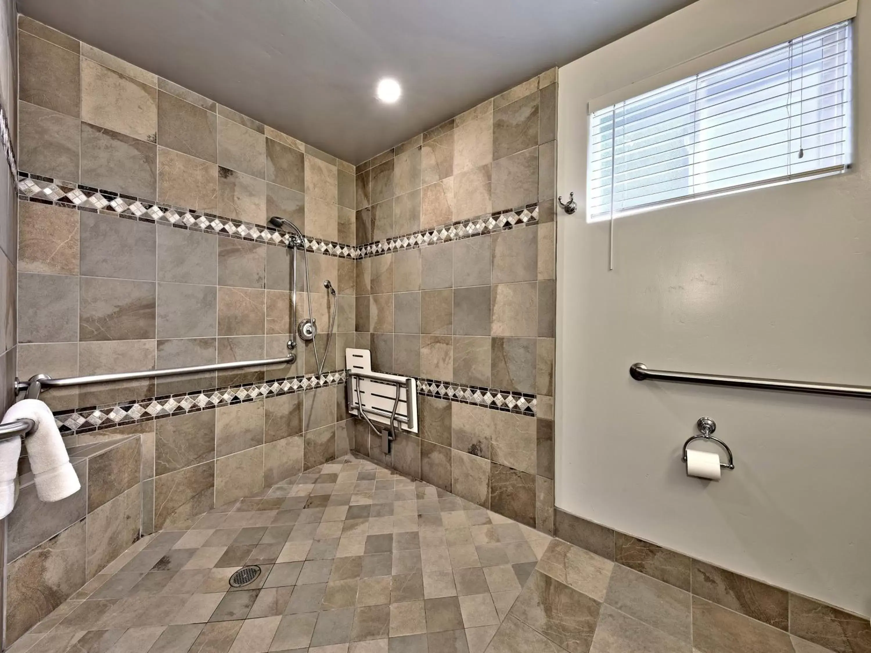 Shower, Bathroom in Secrets Inn Lake Tahoe
