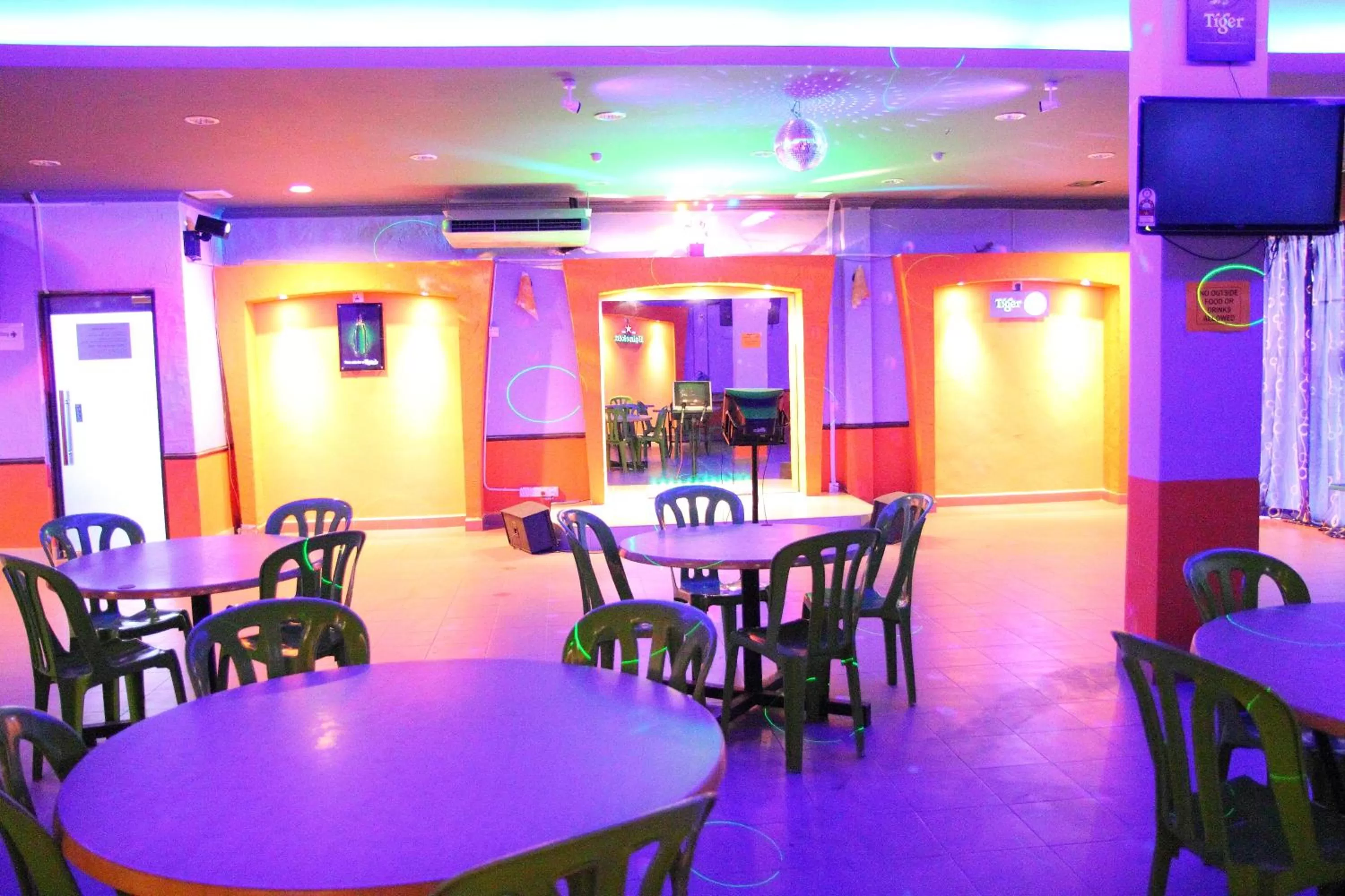 Lounge or bar in Grandpa Hotel