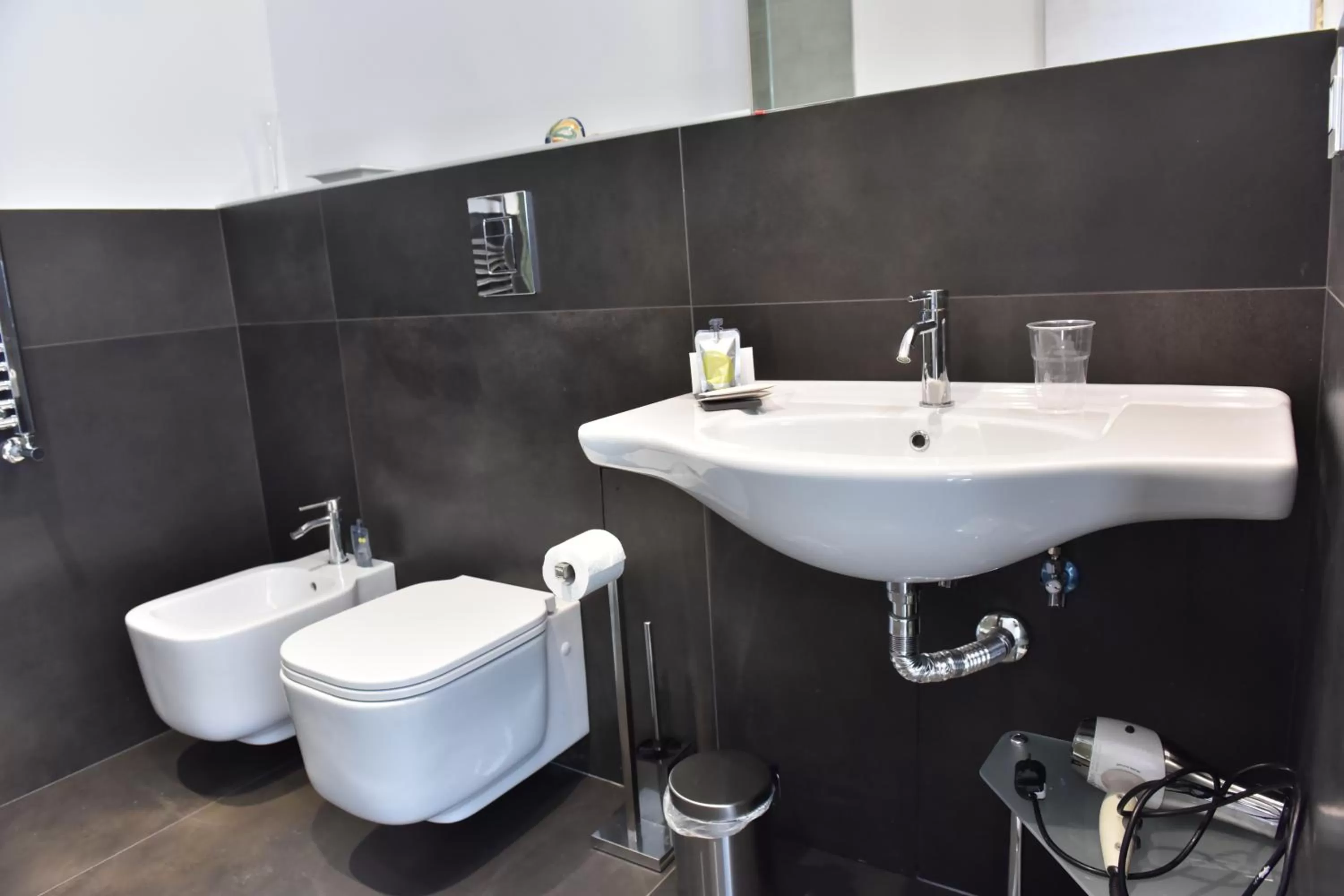 Bathroom in Specchio di Parthenope B&B