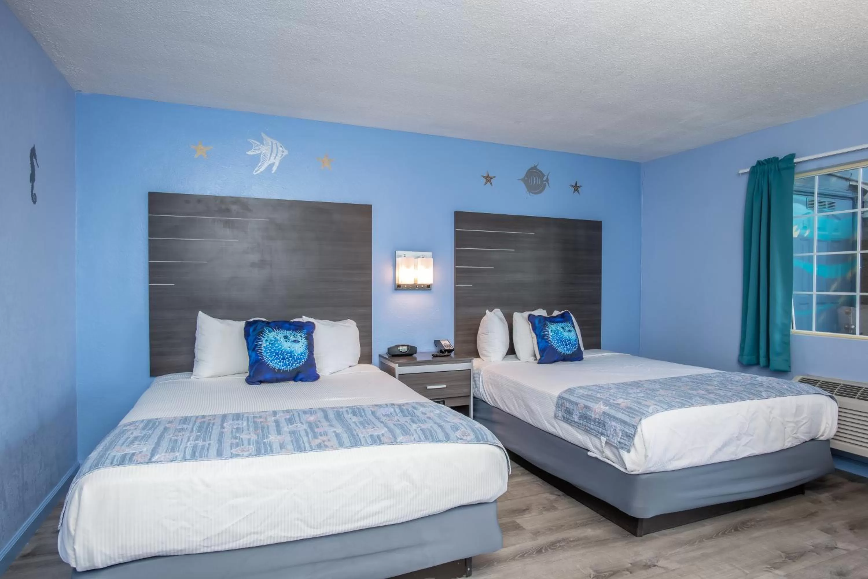 Bed in Aqua Breeze Inn