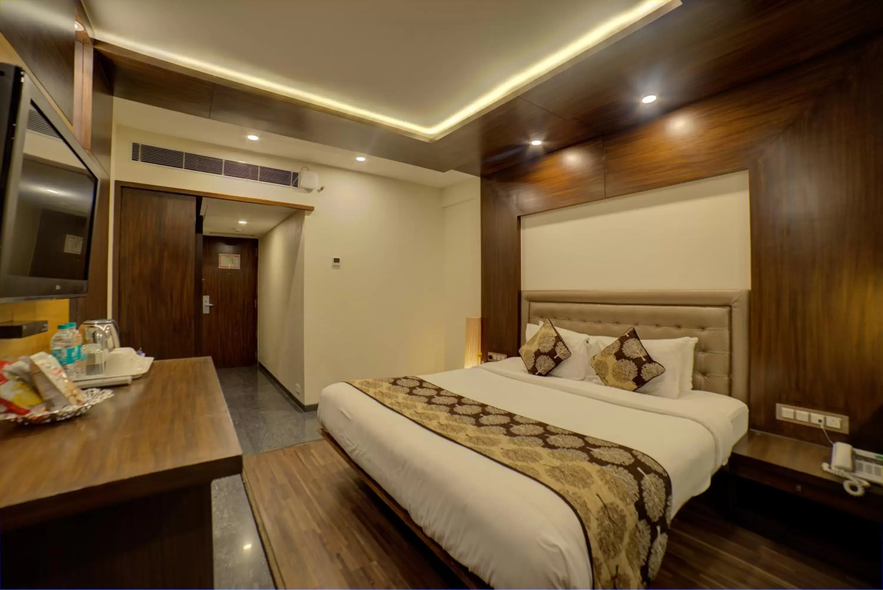 Bed in Goldfinch Hotel Mangalore