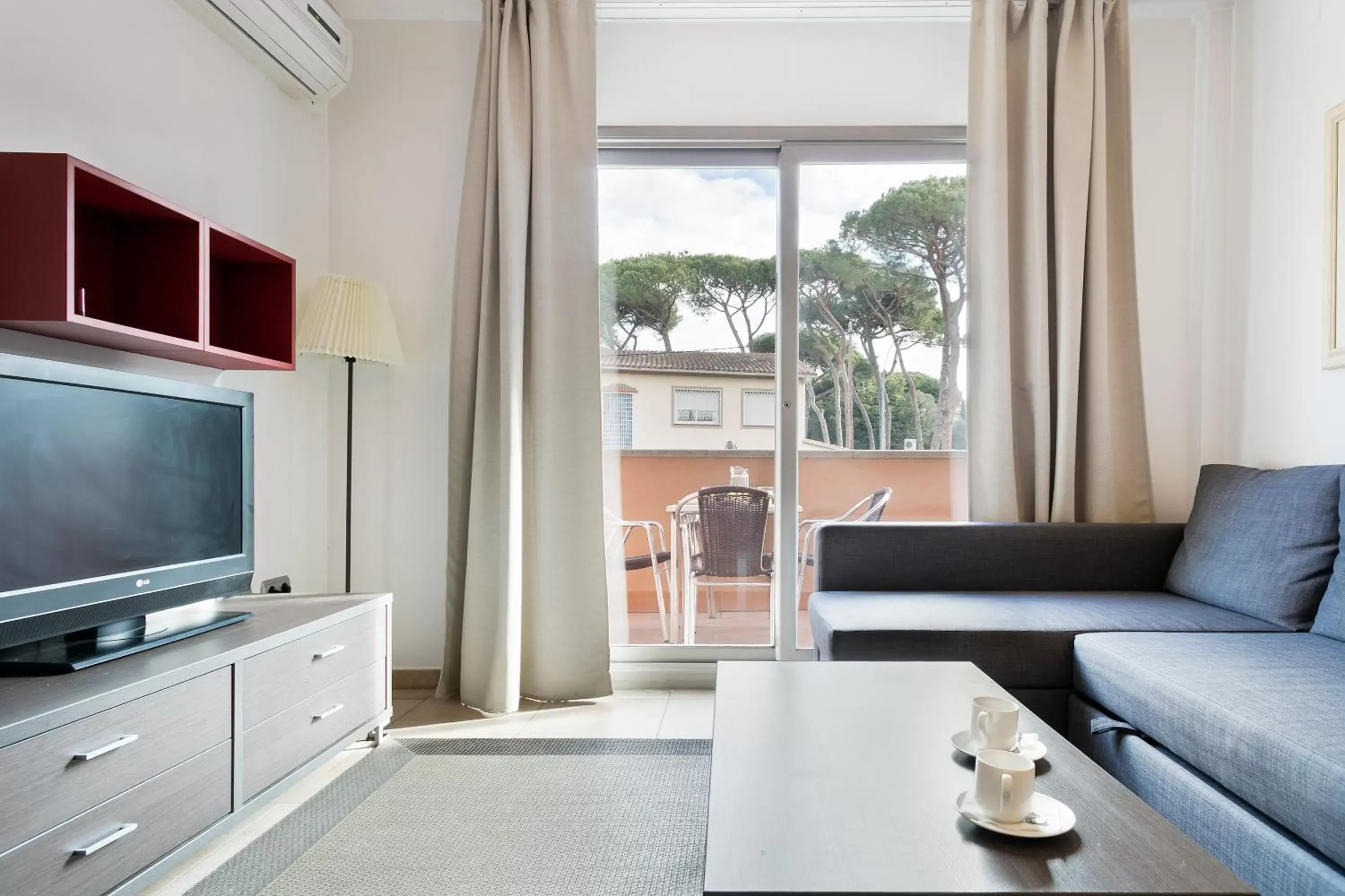 Balcony/Terrace, TV/Entertainment Center in Aparthotel Bardon