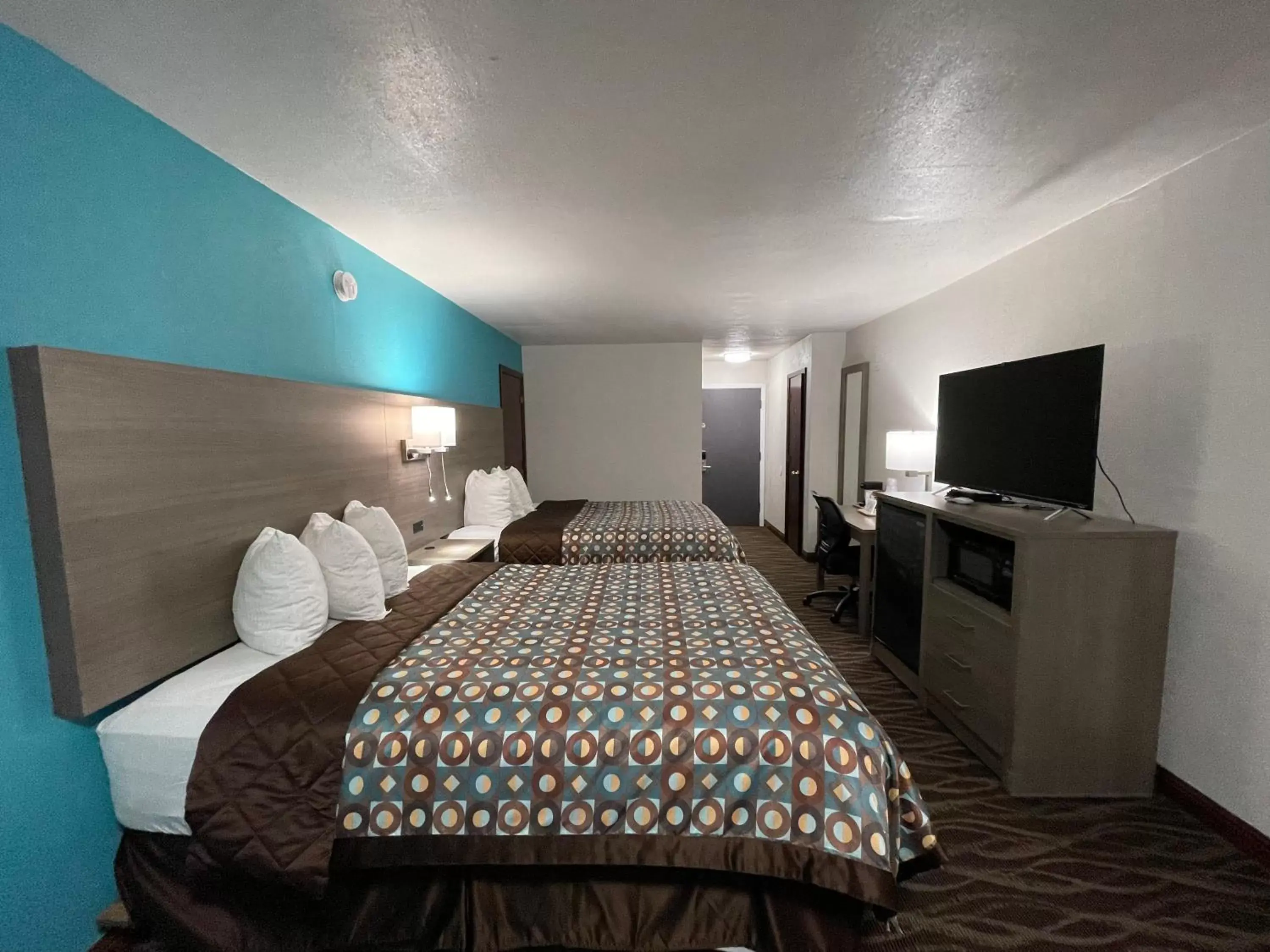 Bedroom, Bed in Baymont by Wyndham Bellevue - Omaha