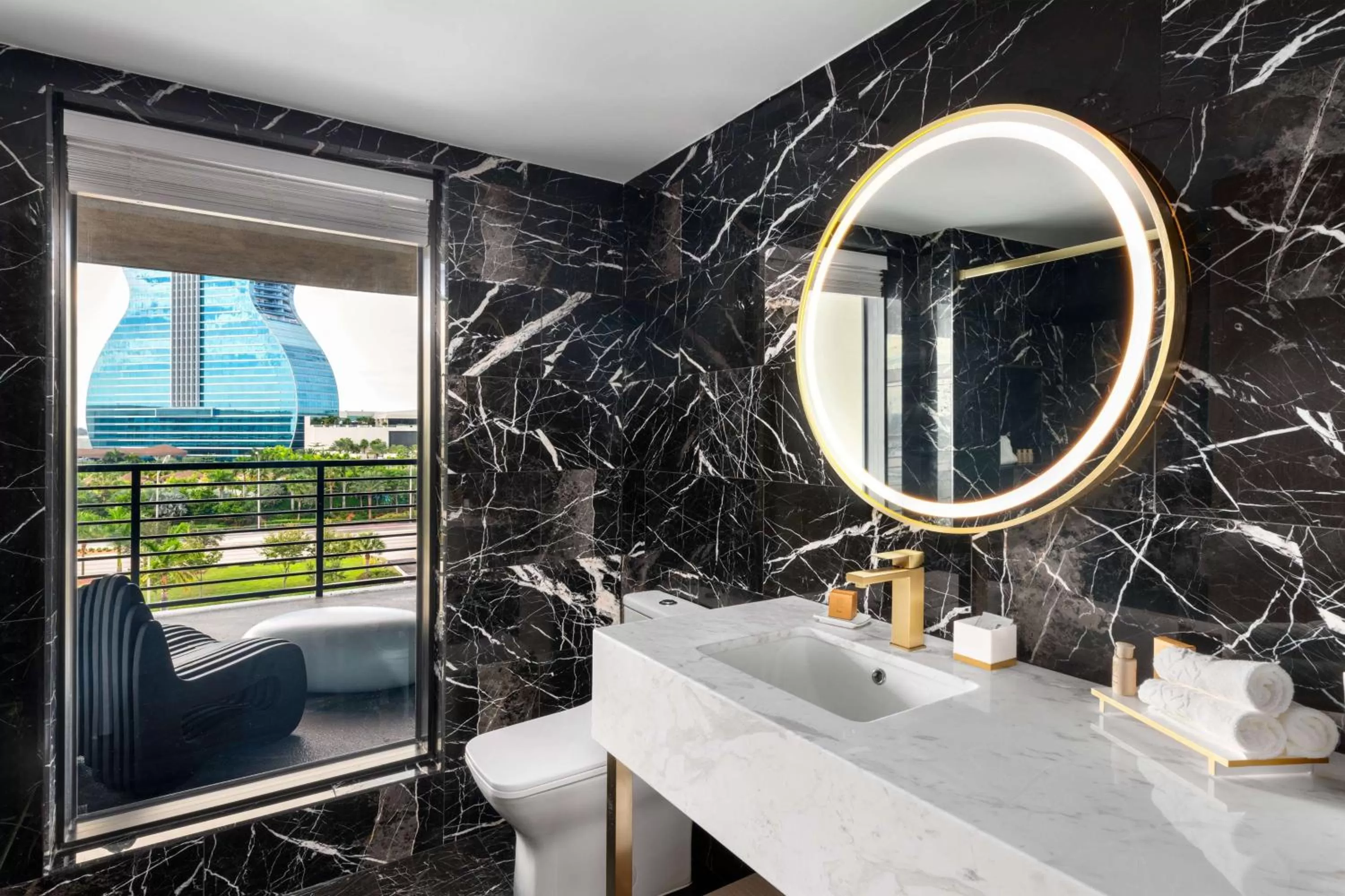 TV and multimedia in Dolce by Wyndham Hollywood