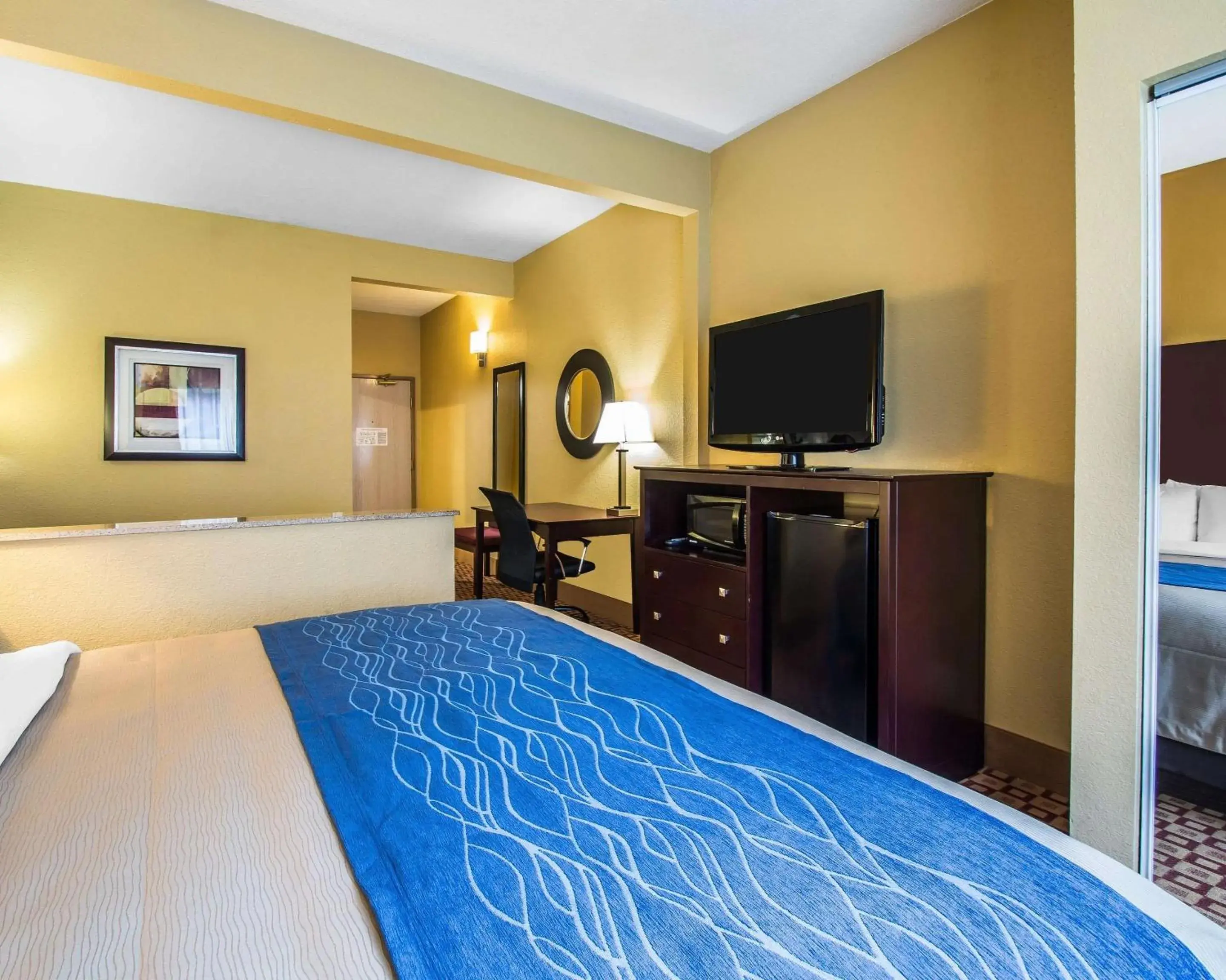 Photo of the whole room, Bed in Quality Inn Plant City - Lakeland