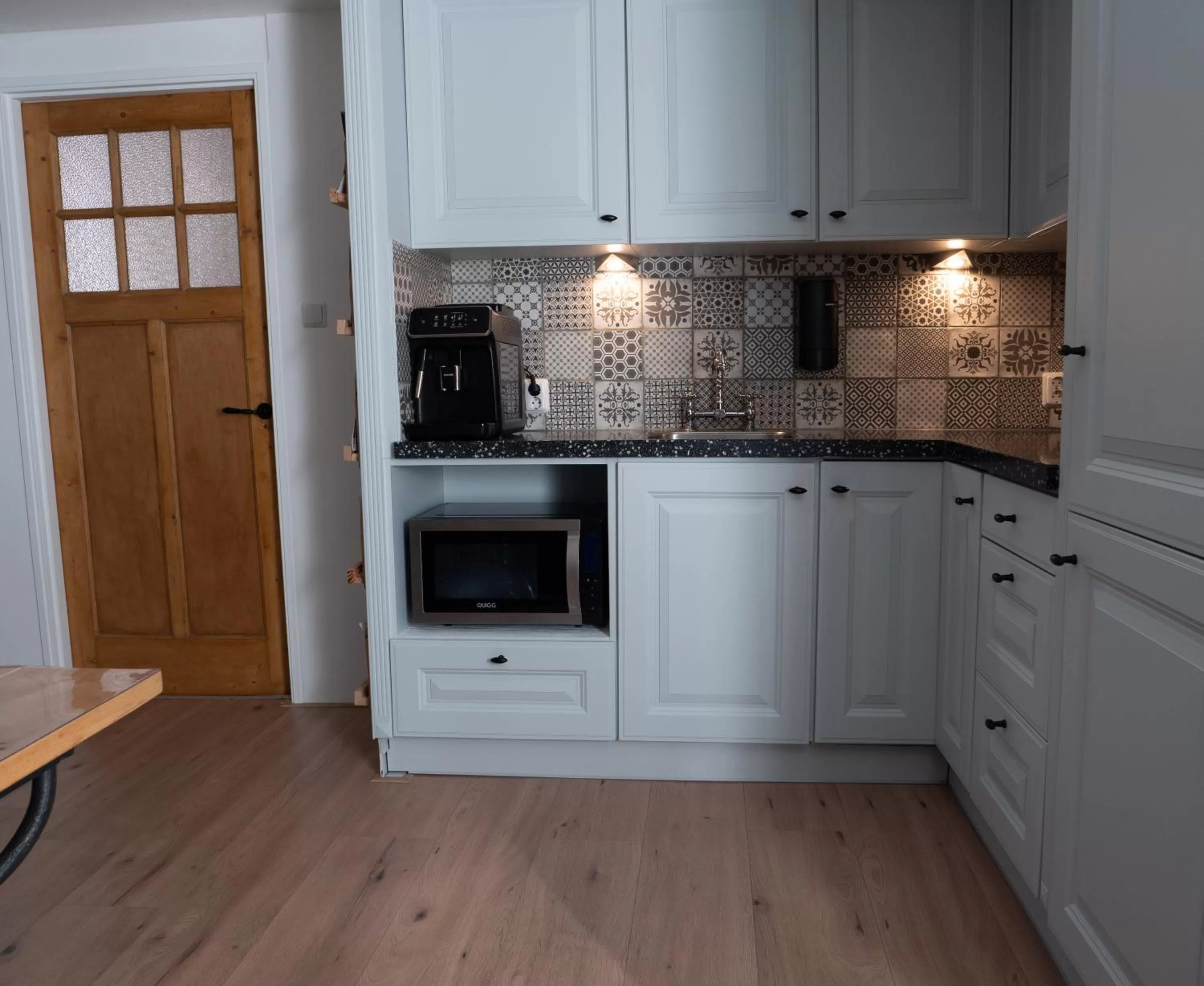 Coffee/tea facilities, Kitchen/Kitchenette in Altynghe