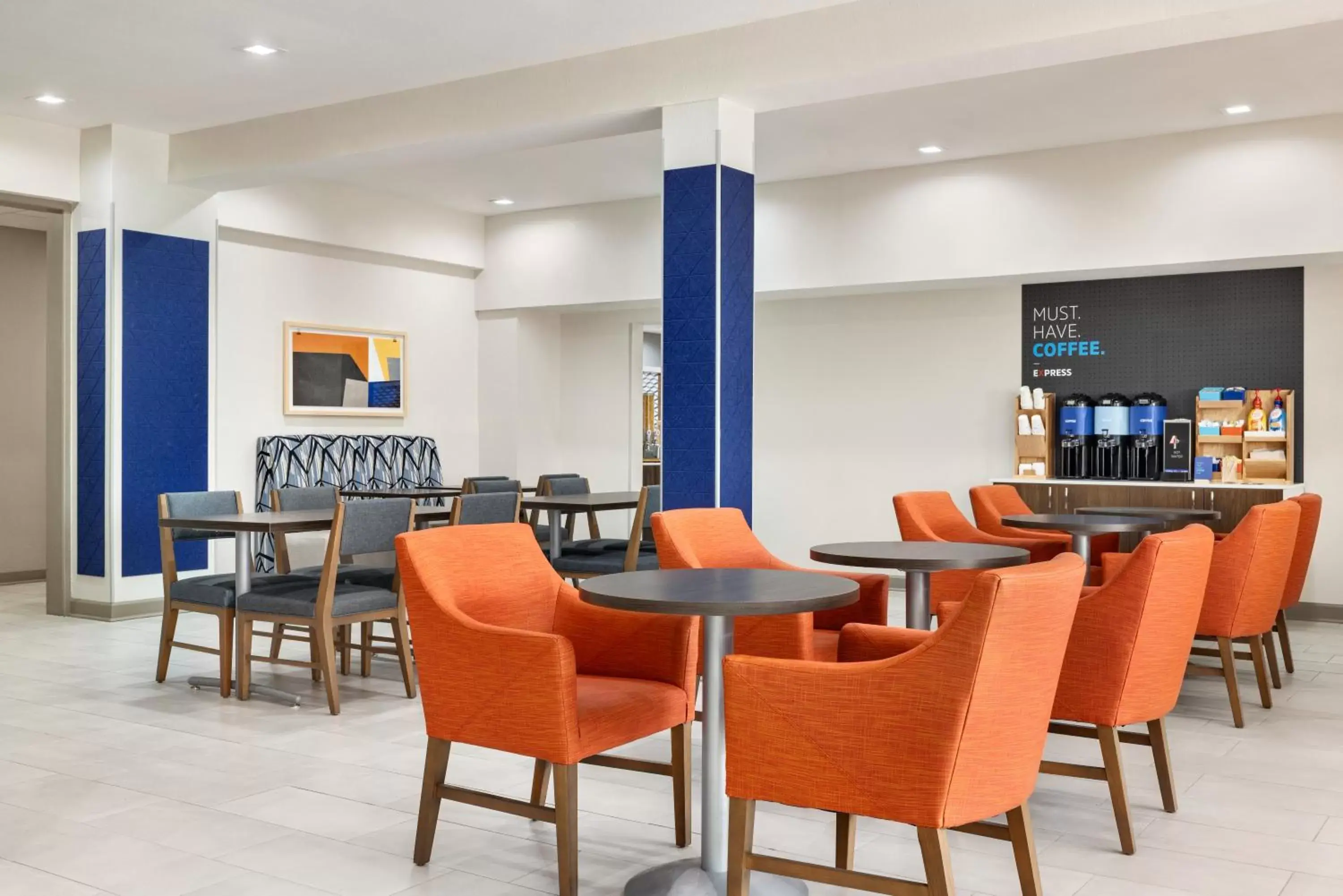 Breakfast, Lounge/Bar in Holiday Inn Express & Suites Opelousas, an IHG Hotel