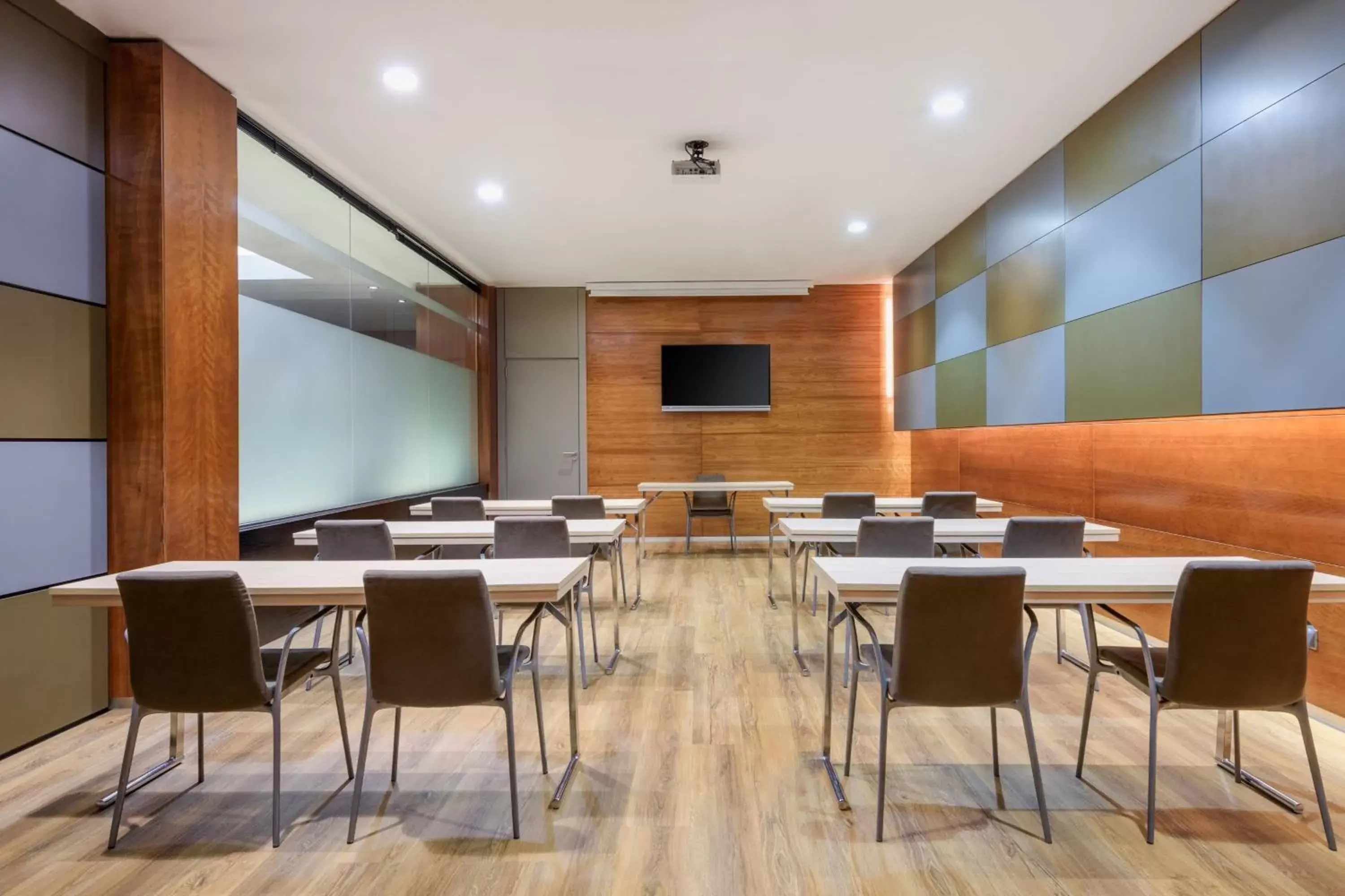 Meeting/conference room in AC Hotel León San Antonio by Marriott