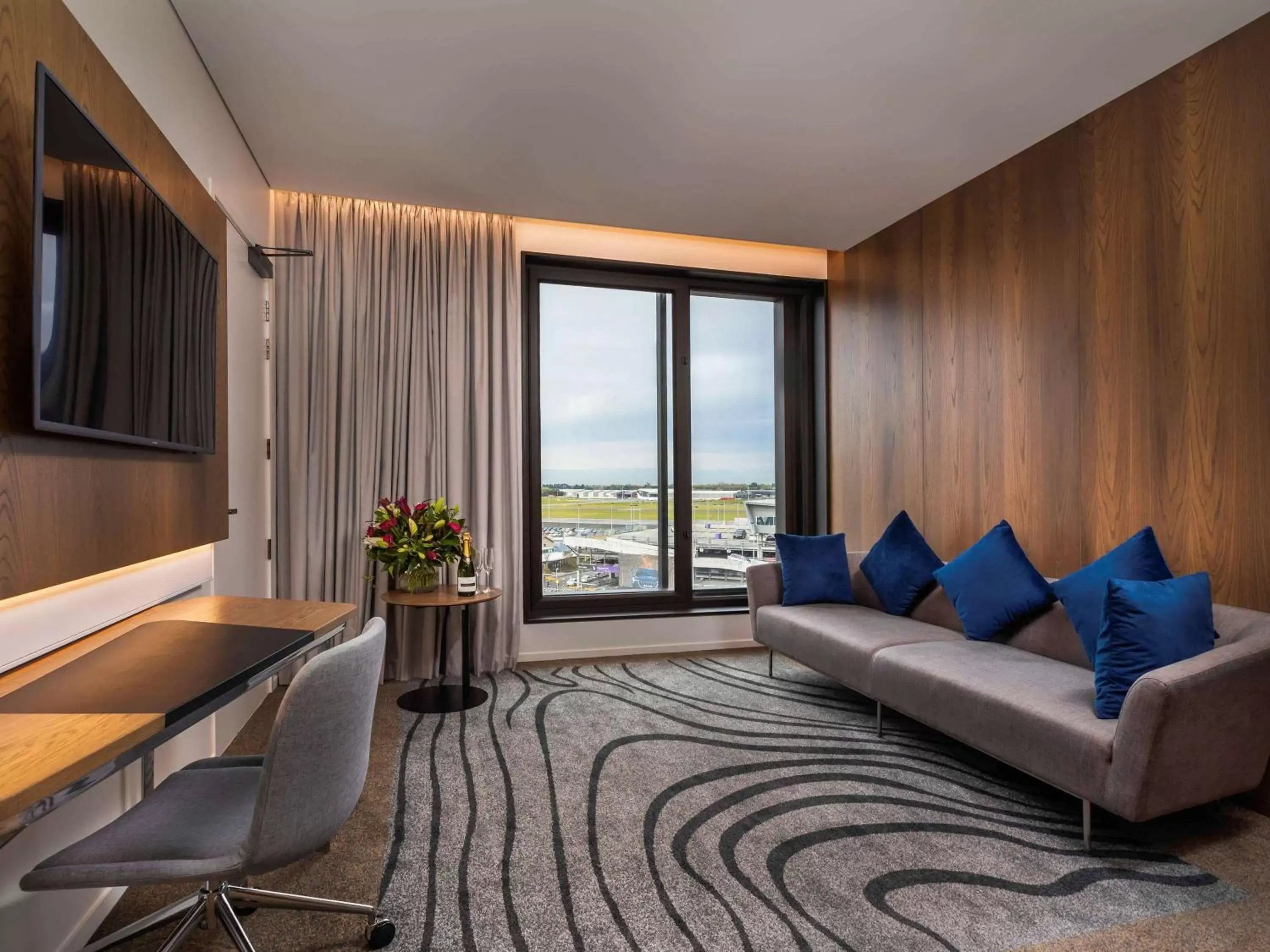Bedroom, Seating Area in Novotel Christchurch Airport