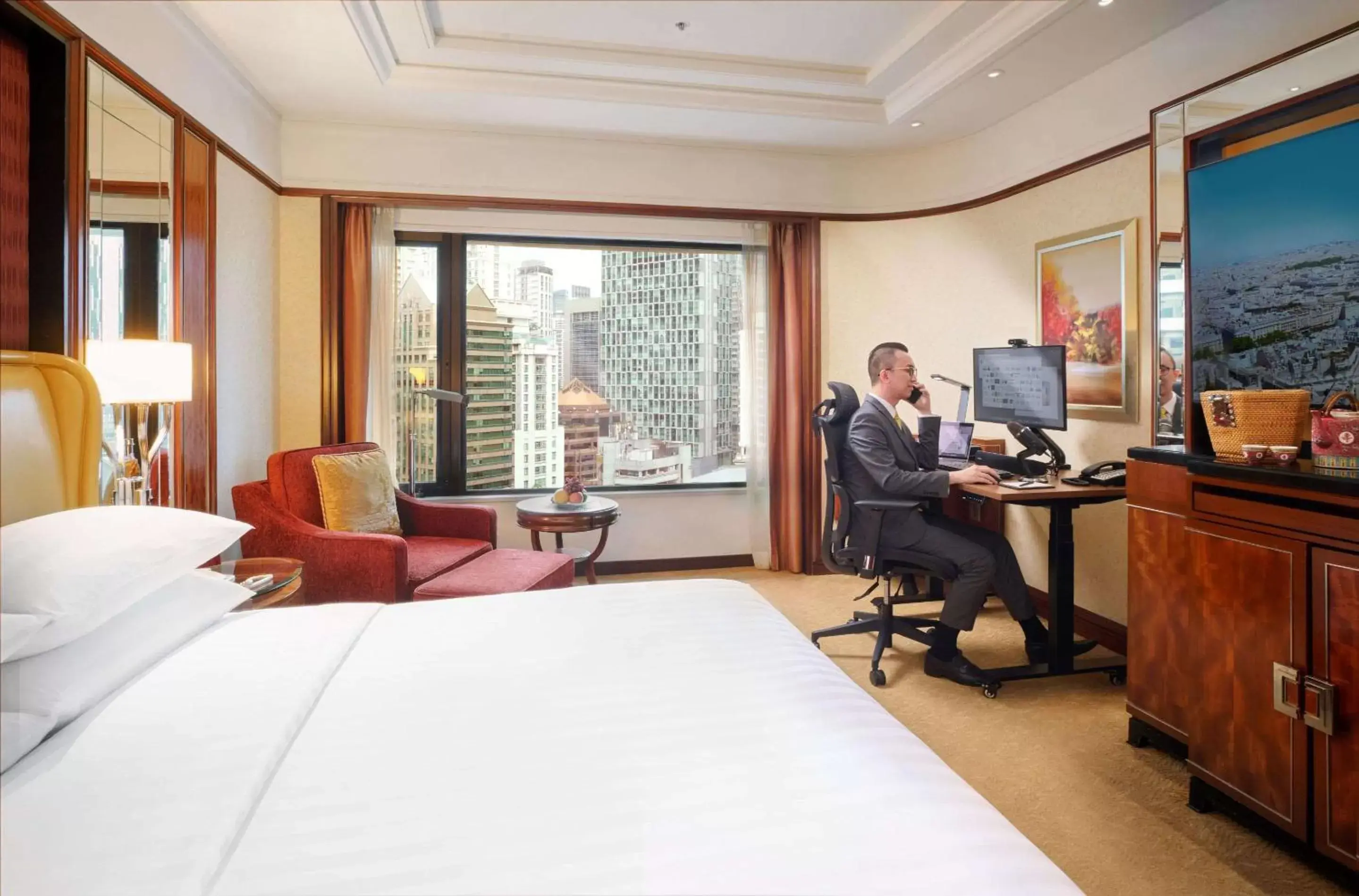 Bedroom in Shangri-La Kuala Lumpur