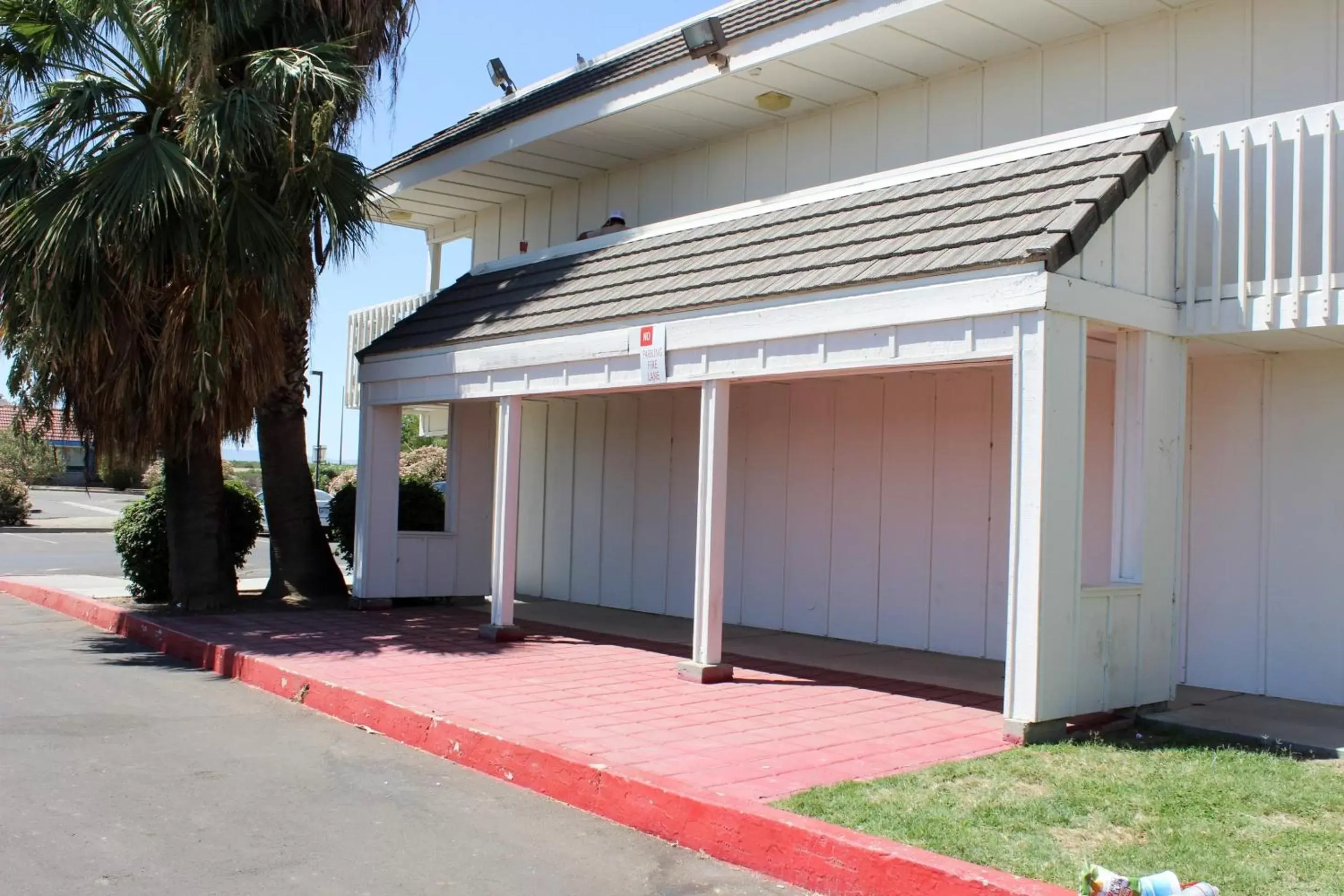 Property building, Garden in Motel 6-Coalinga, CA - East