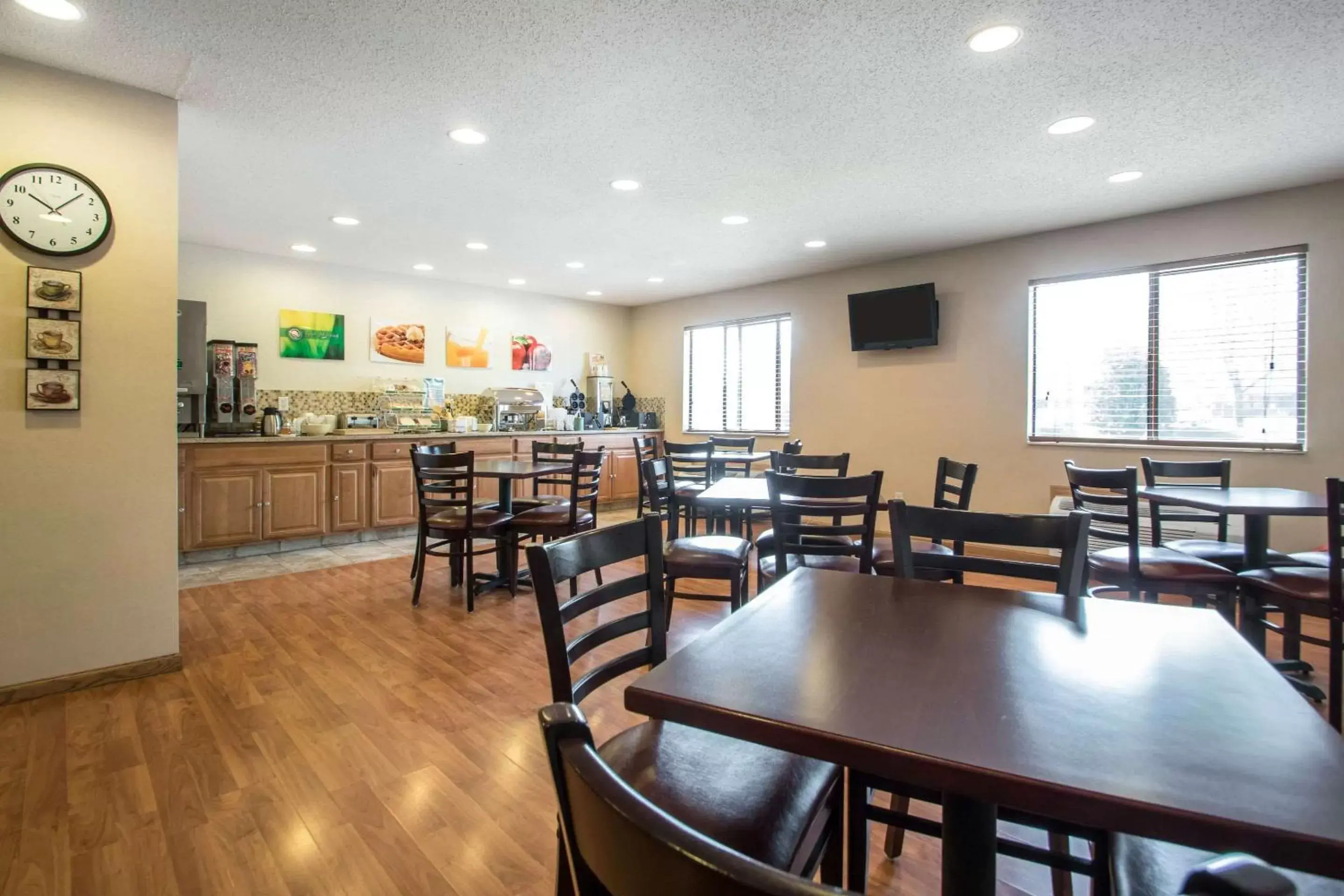 Restaurant/Places to Eat in Quality Inn & Suites Sun Prairie Madison East